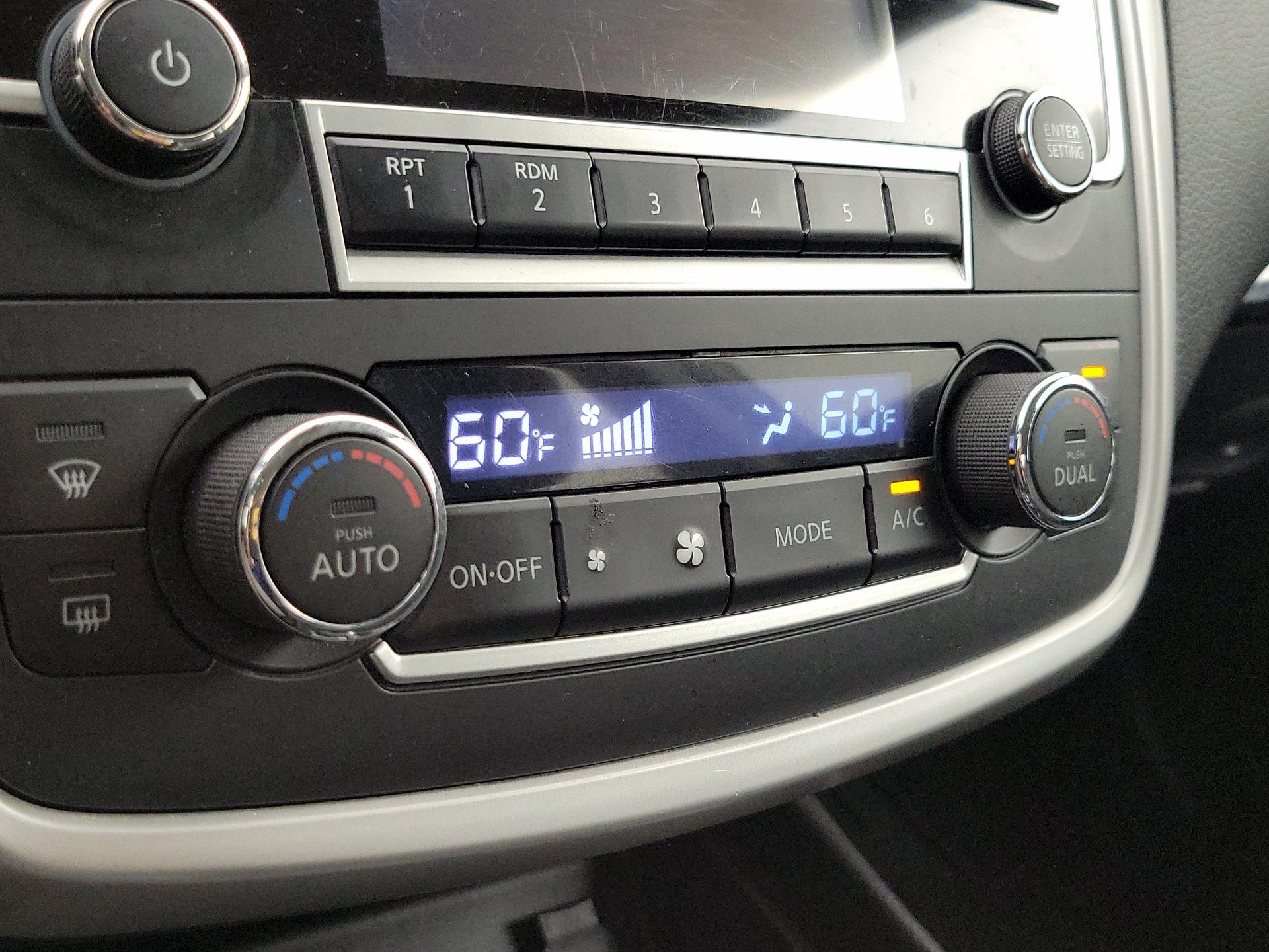 Thumbnail: 2016 Nissan Altima - 16