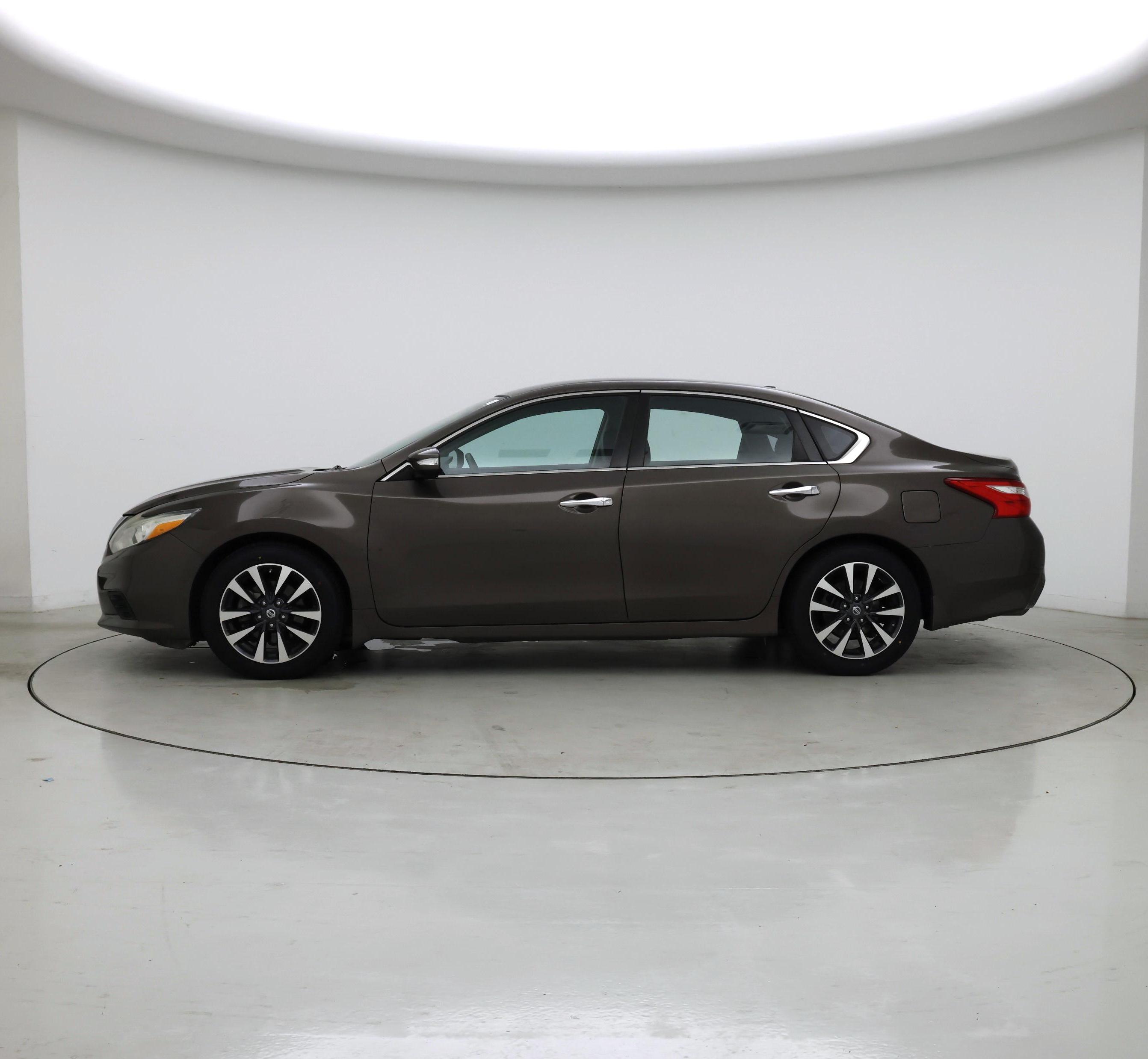 Thumbnail: 2016 Nissan Altima - 3