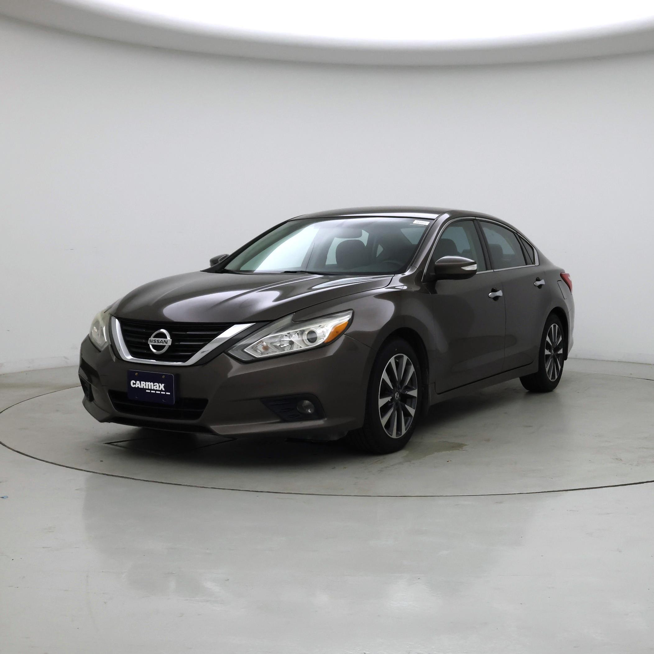 Thumbnail: 2016 Nissan Altima - 4