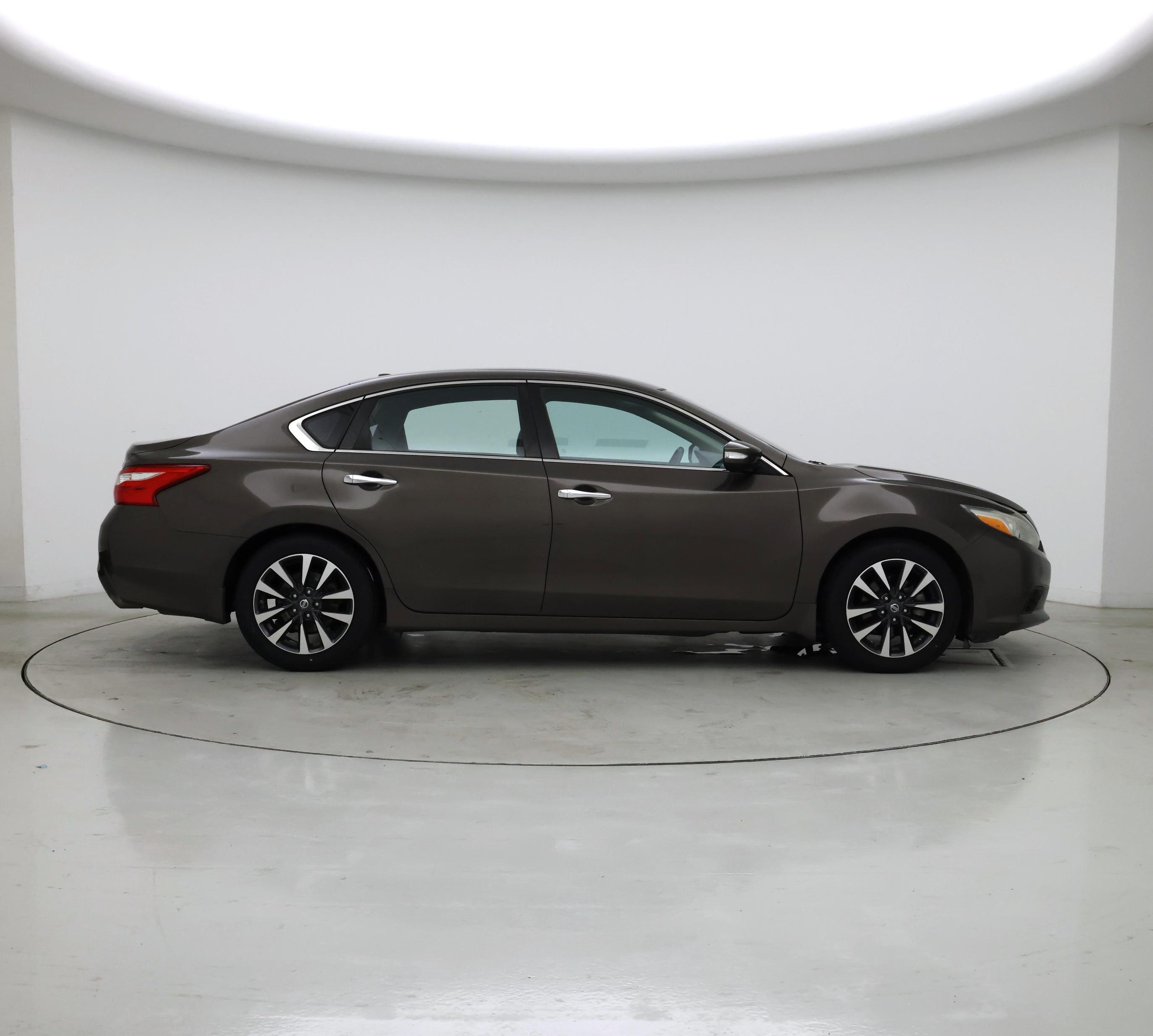 Thumbnail: 2016 Nissan Altima - 7