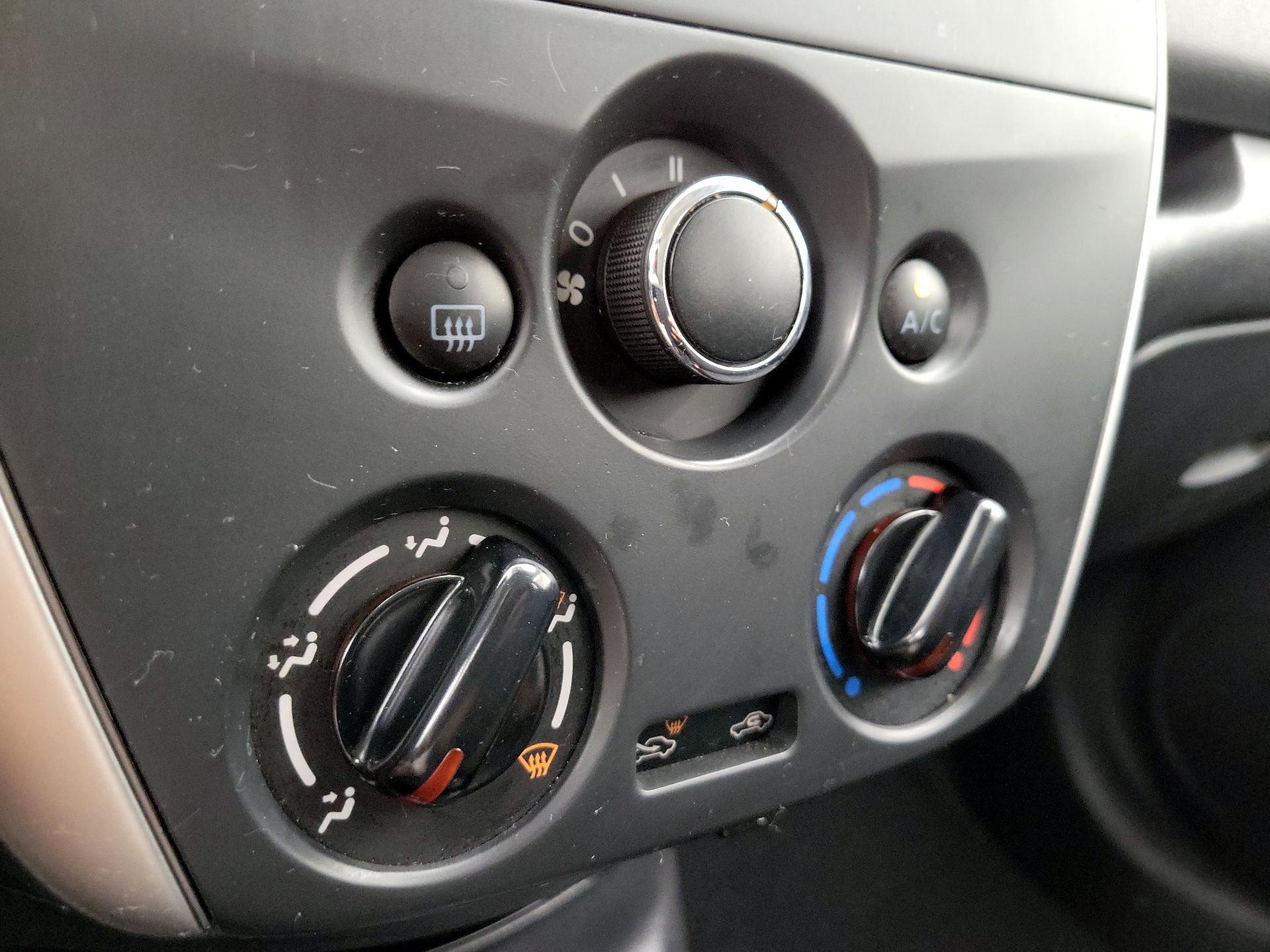 Thumbnail: 2015 Nissan Versa Note - 15
