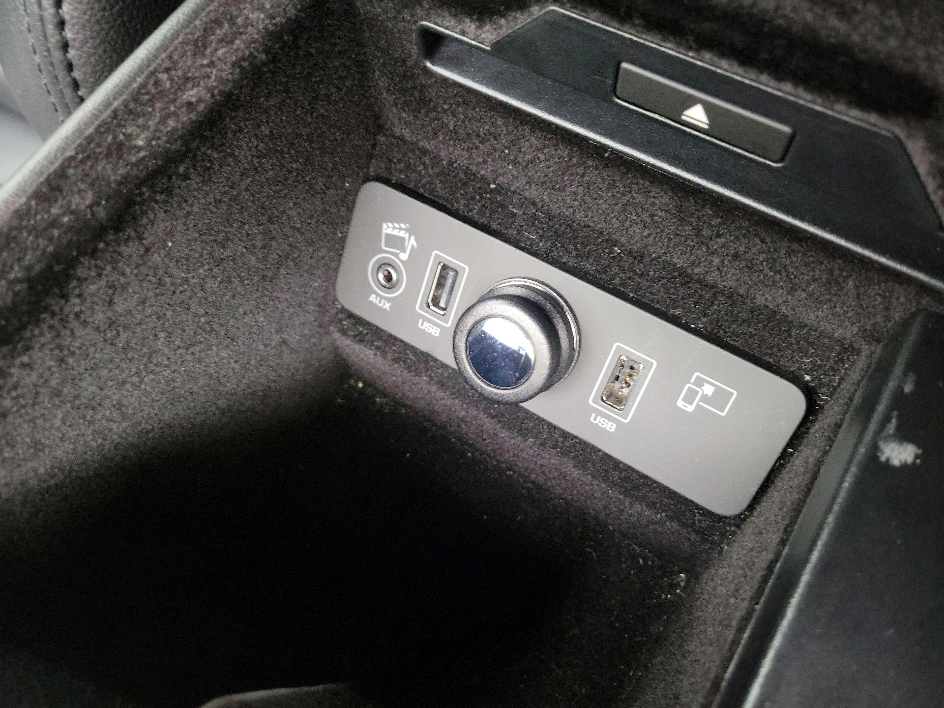 Thumbnail: 2016 Jaguar F-Type - 18
