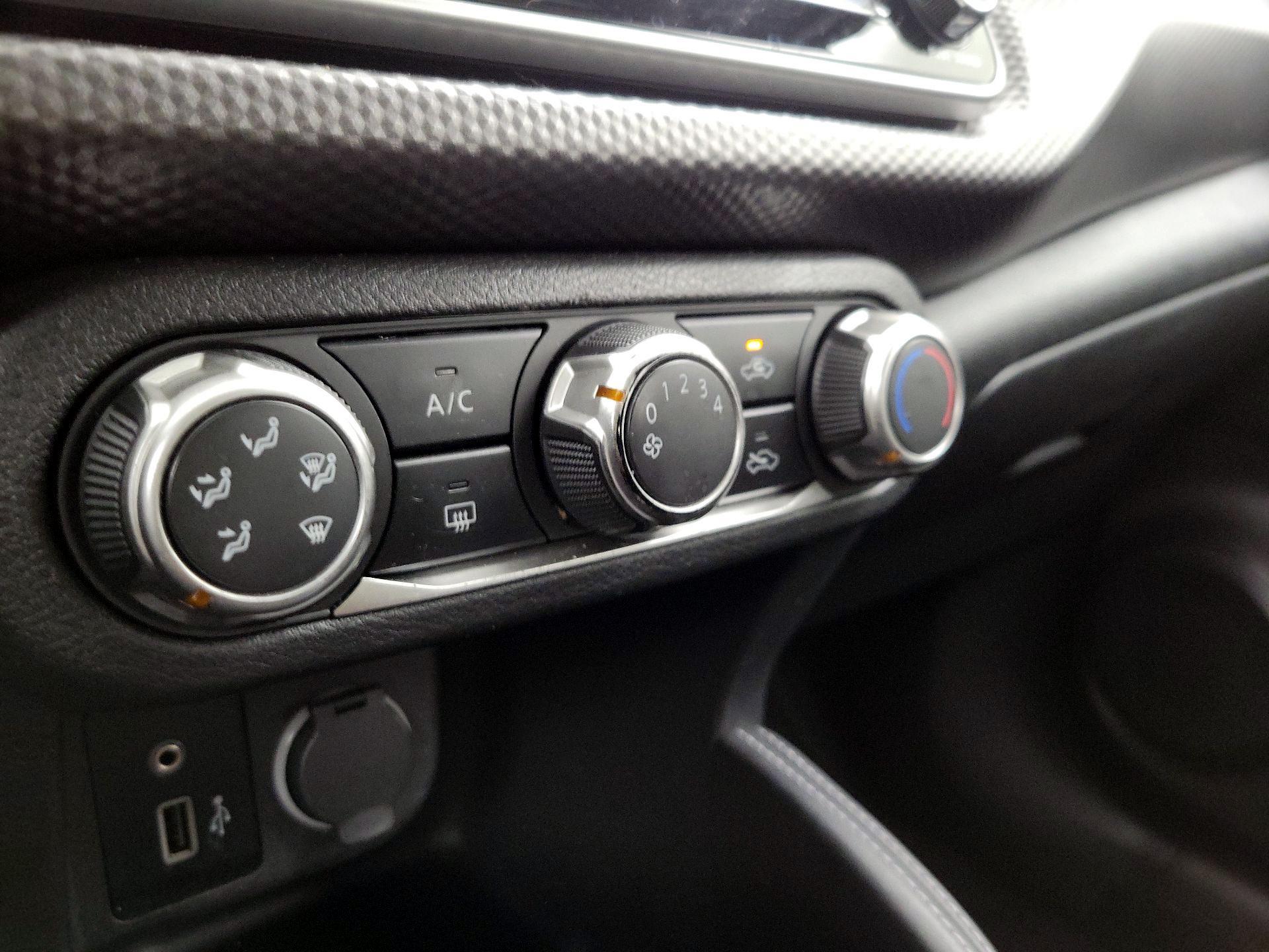 Thumbnail: 2018 Nissan Kicks - 16