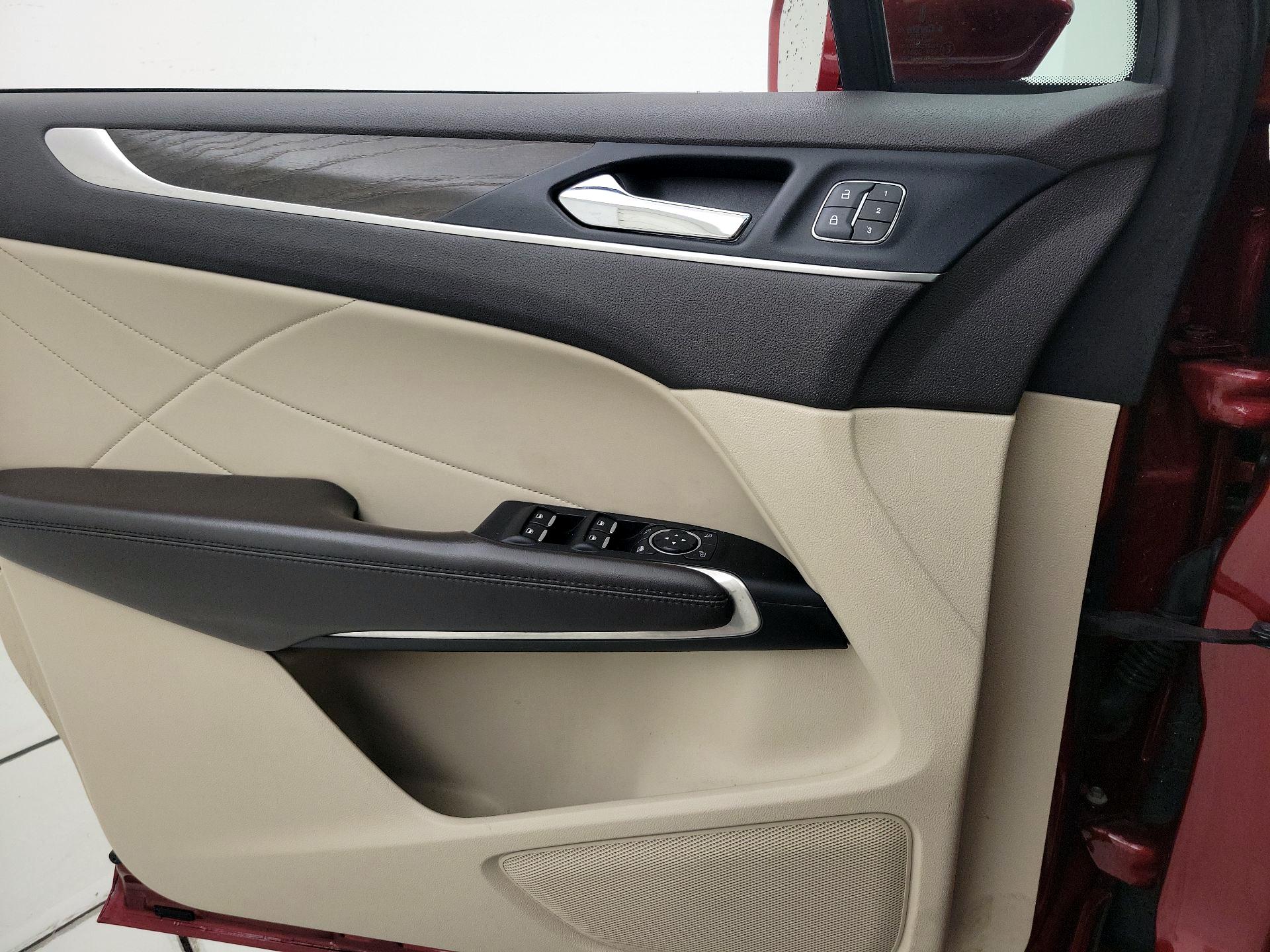 Thumbnail: 2019 Lincoln MKC - 12