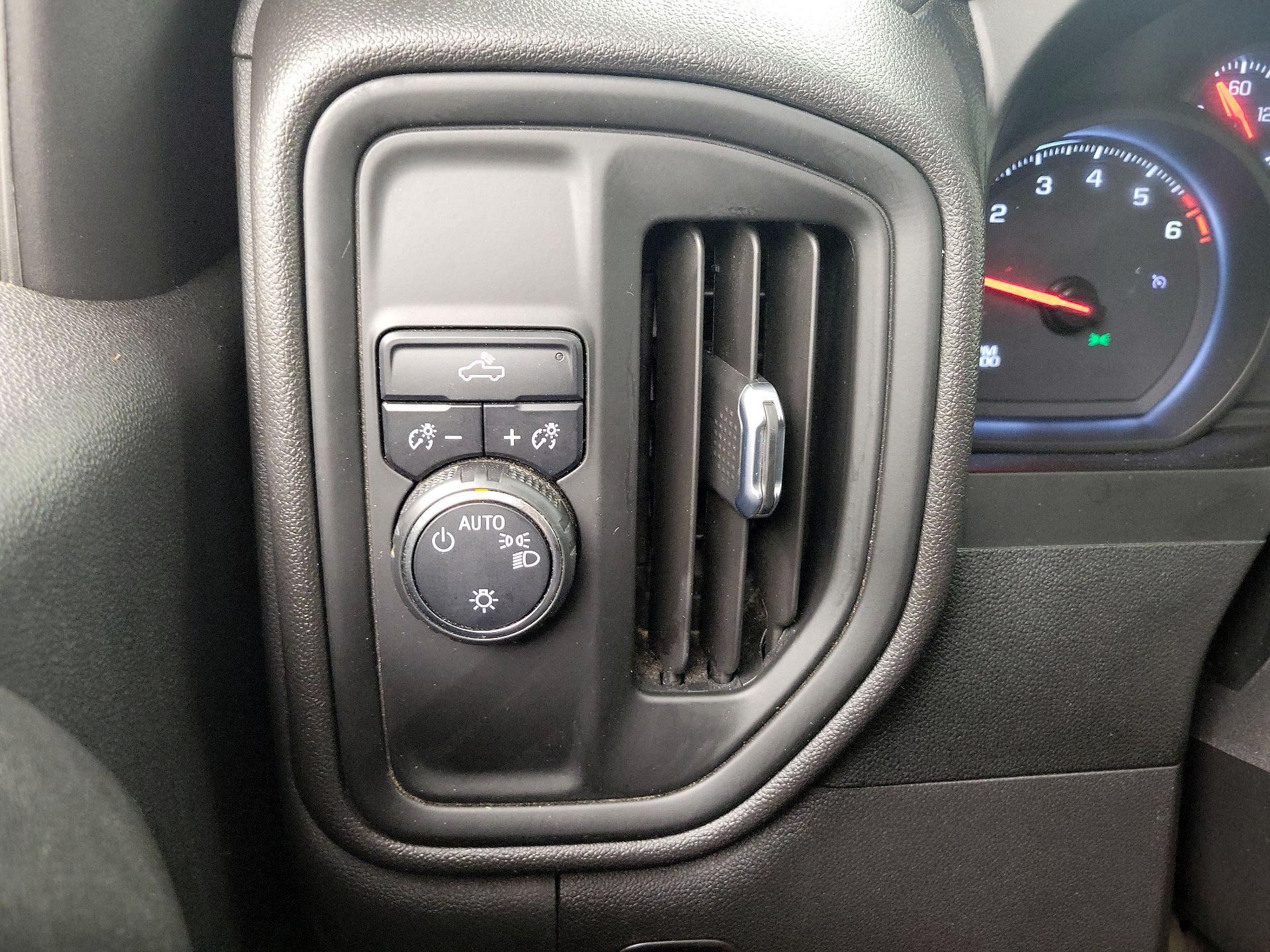 Thumbnail: 2021 Chevrolet Silverado 1500 - 13