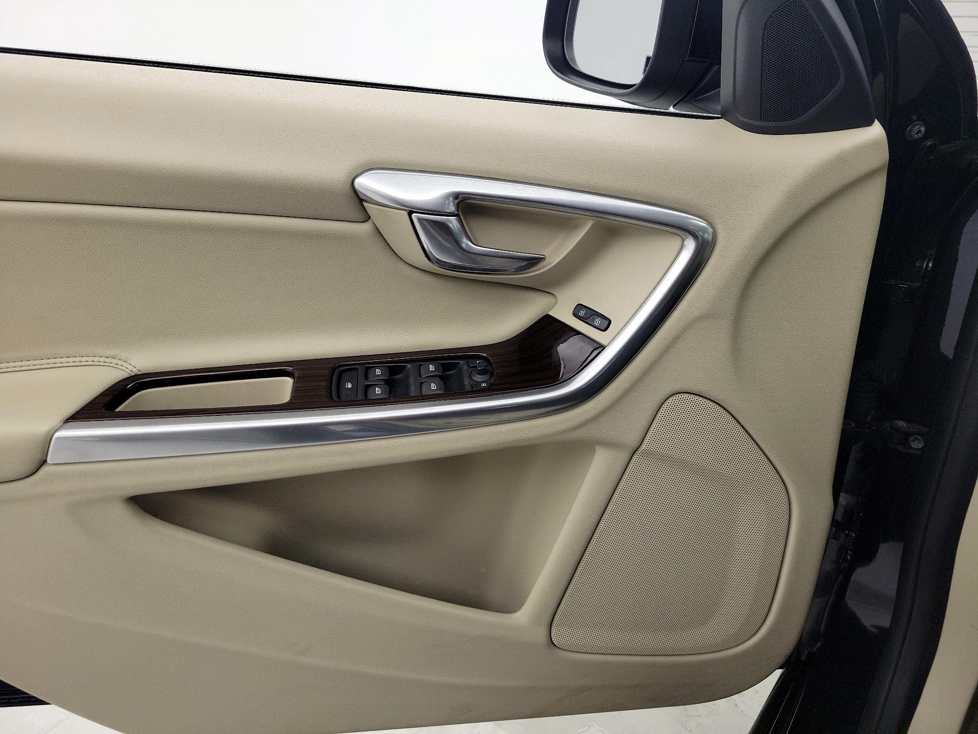 Thumbnail: 2016 Volvo S60 - 12