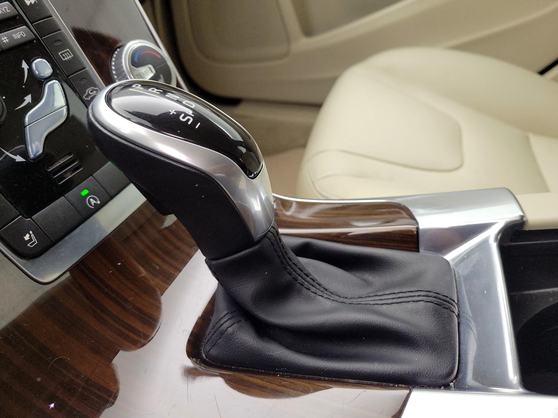 Thumbnail: 2016 Volvo S60 - 16