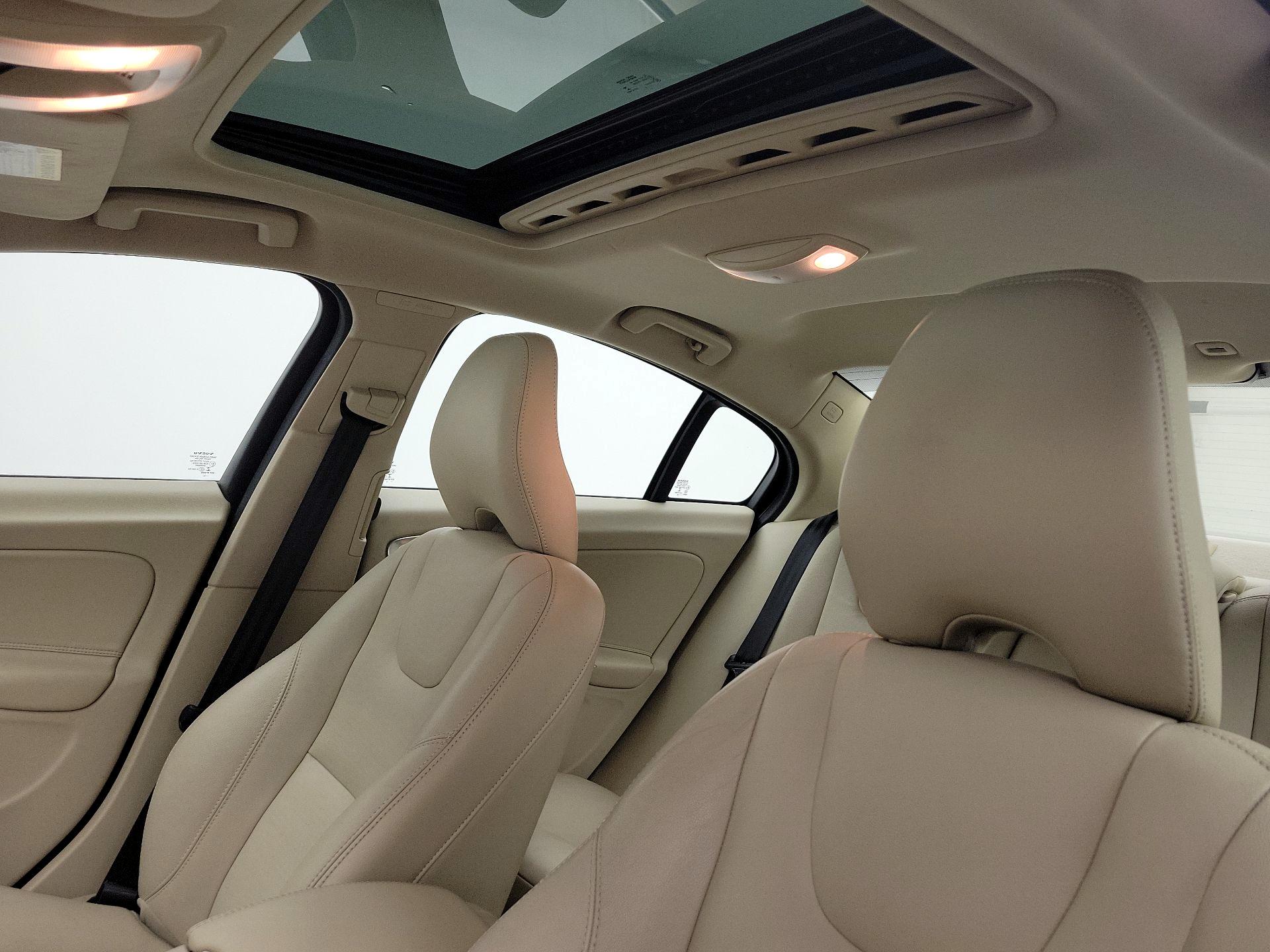 Thumbnail: 2016 Volvo S60 - 17