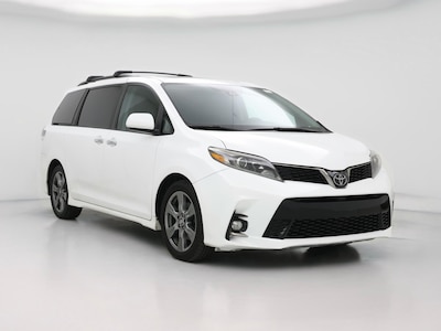 White 2018 Toyota Sienna SE