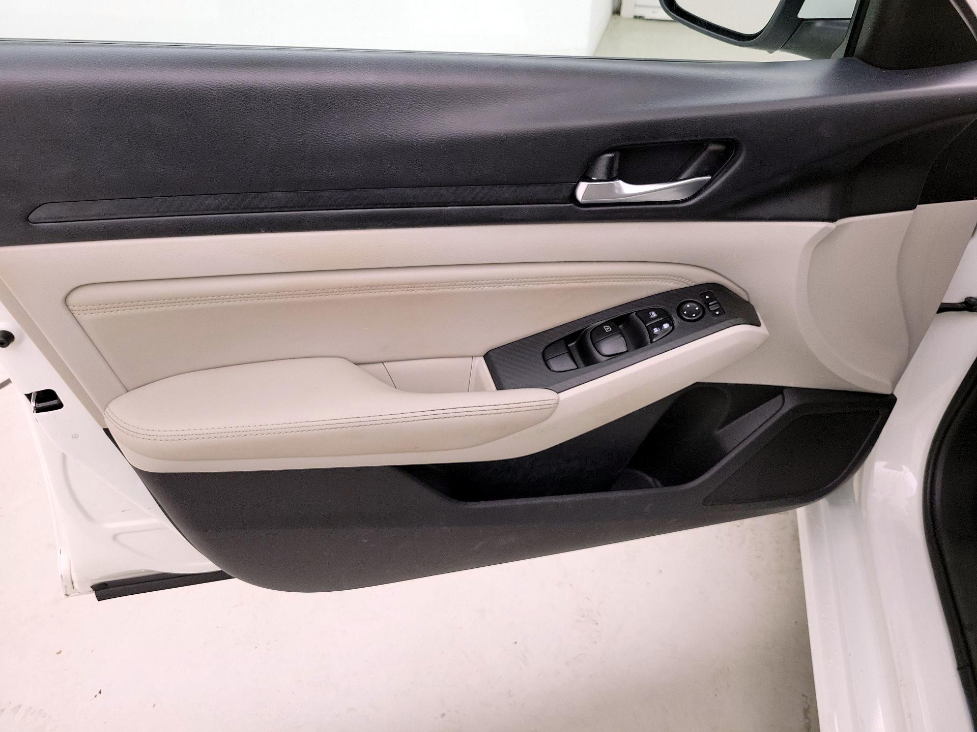 Thumbnail: 2019 Nissan Altima - 12