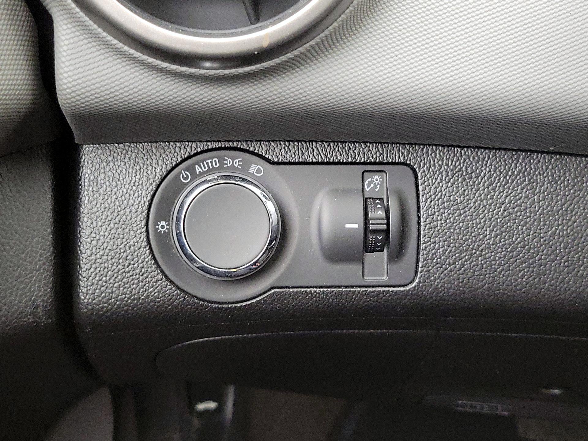 Thumbnail: 2015 Chevrolet Sonic - 13