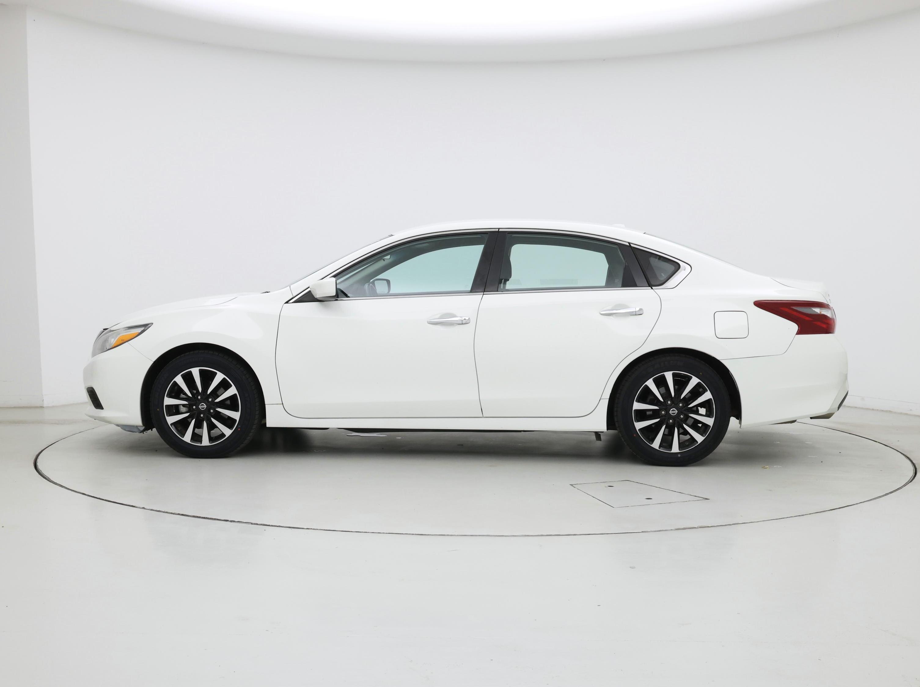 Thumbnail: 2018 Nissan Altima - 3