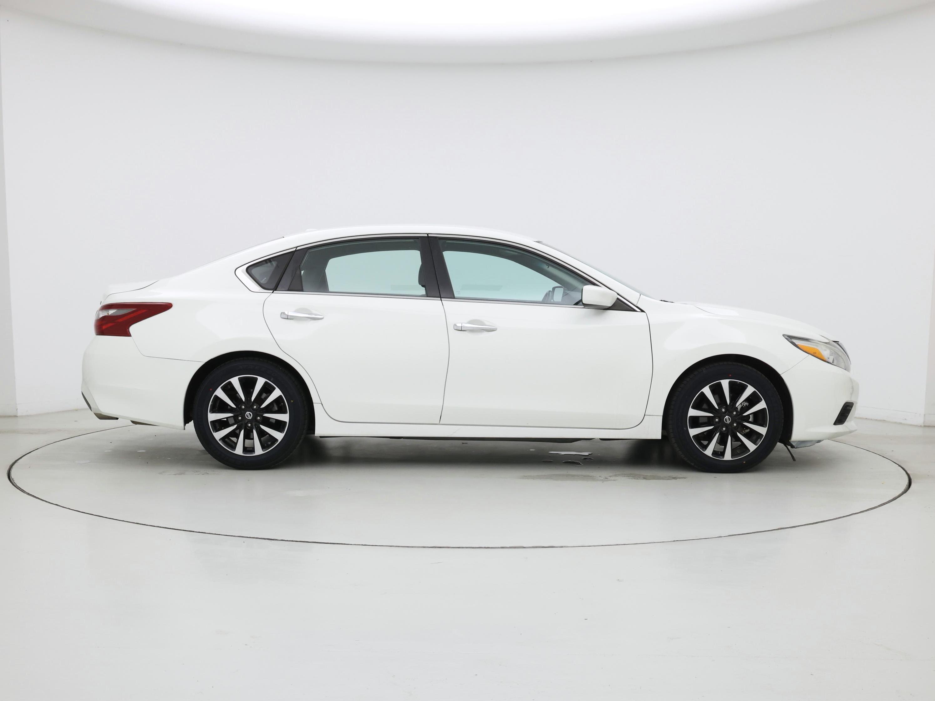 Thumbnail: 2018 Nissan Altima - 7