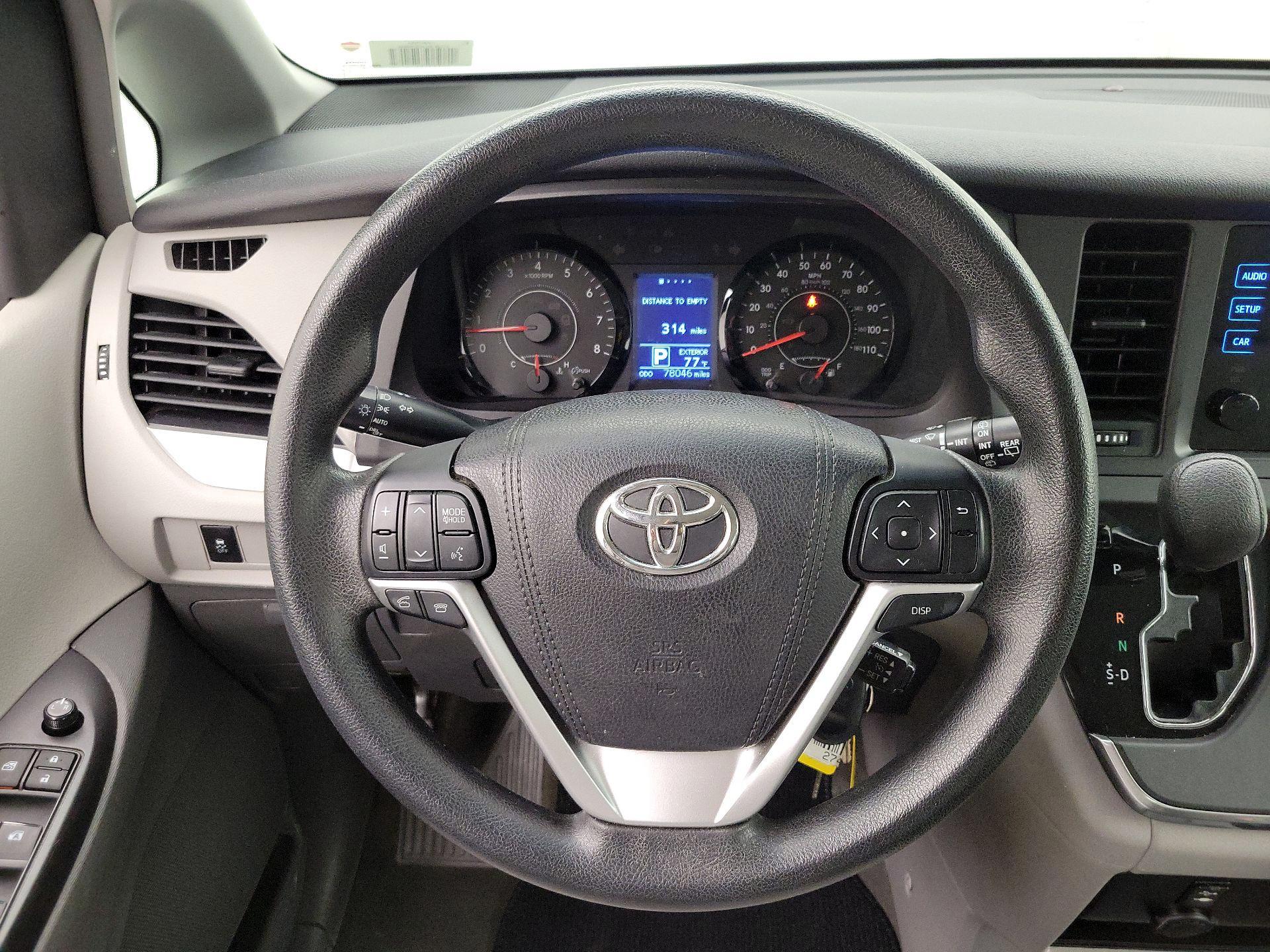 Thumbnail: 2016 Toyota Sienna - 10