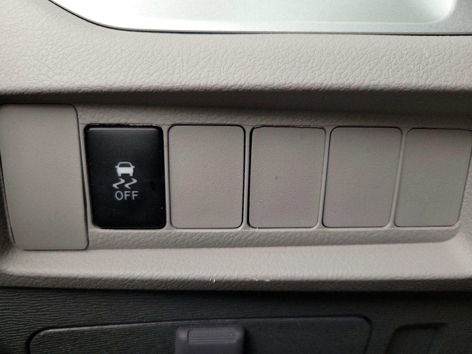 Thumbnail: 2016 Toyota Sienna - 13