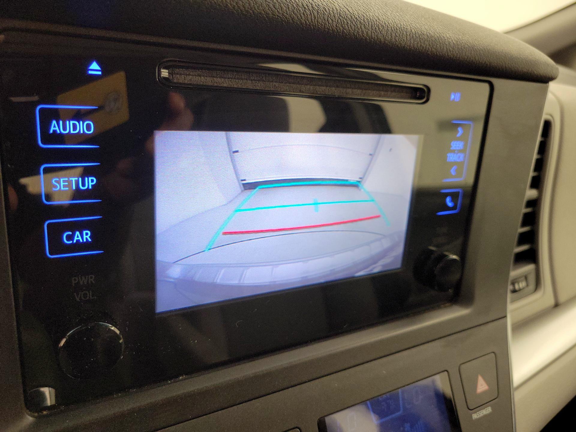Thumbnail: 2016 Toyota Sienna - 14