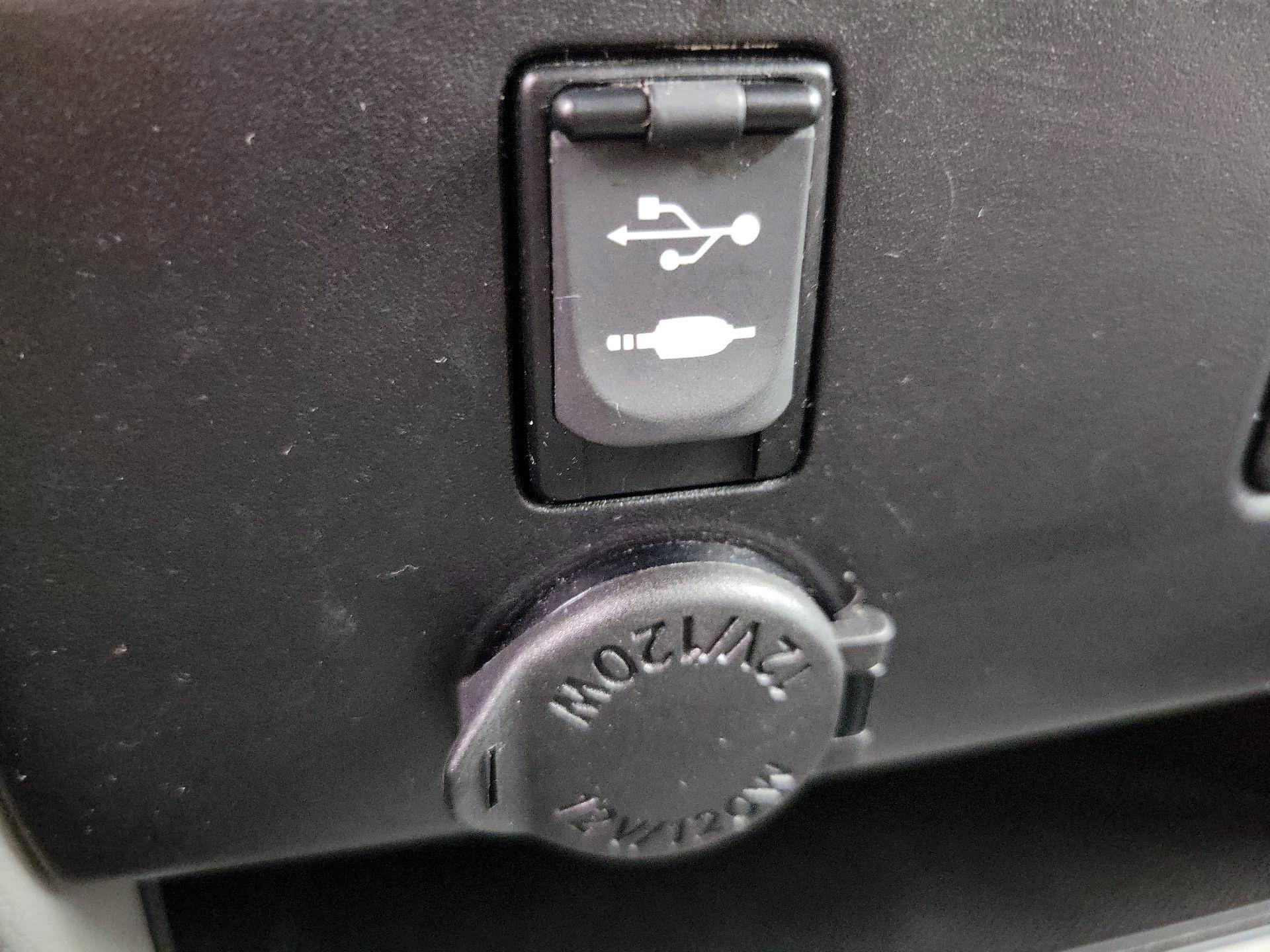 Thumbnail: 2016 Toyota Sienna - 18
