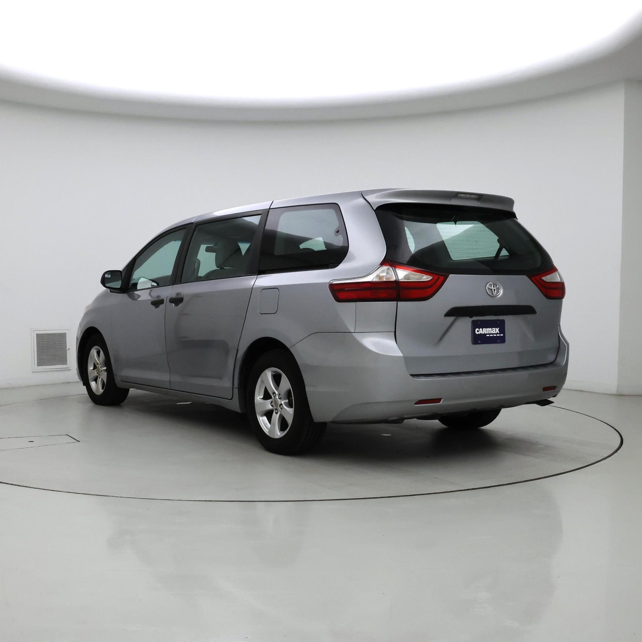 Thumbnail: 2016 Toyota Sienna - 2