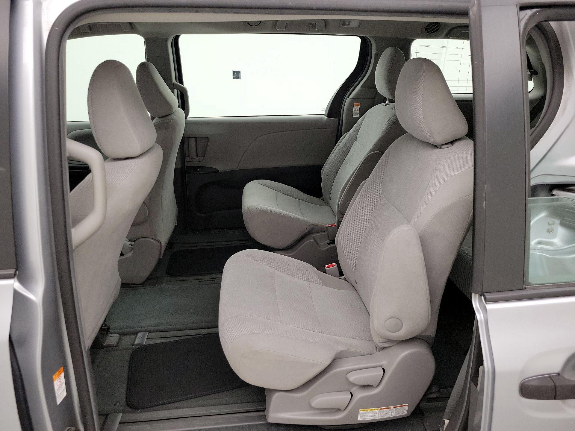 Thumbnail: 2016 Toyota Sienna - 19