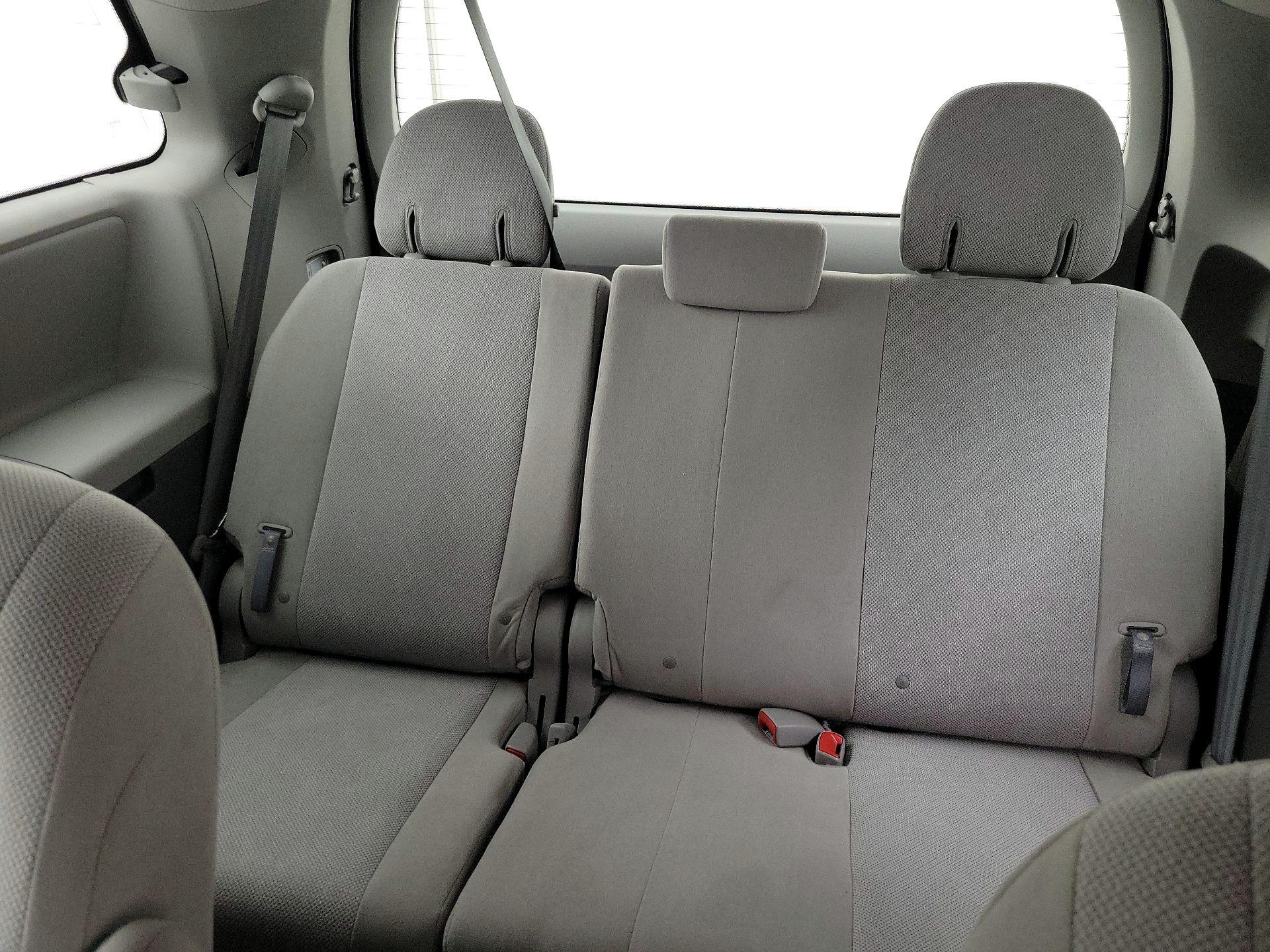 Thumbnail: 2016 Toyota Sienna - 20