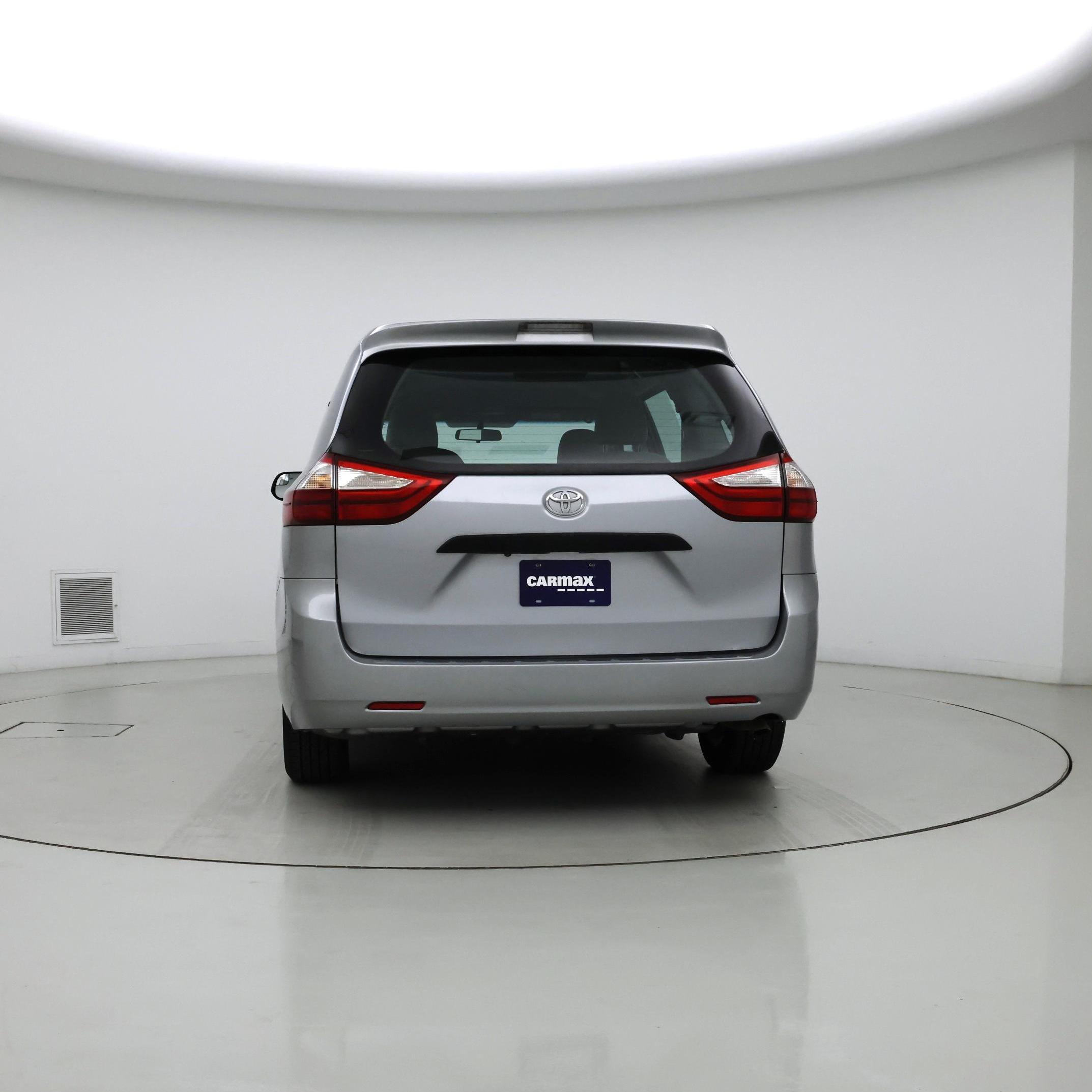 Thumbnail: 2016 Toyota Sienna - 6