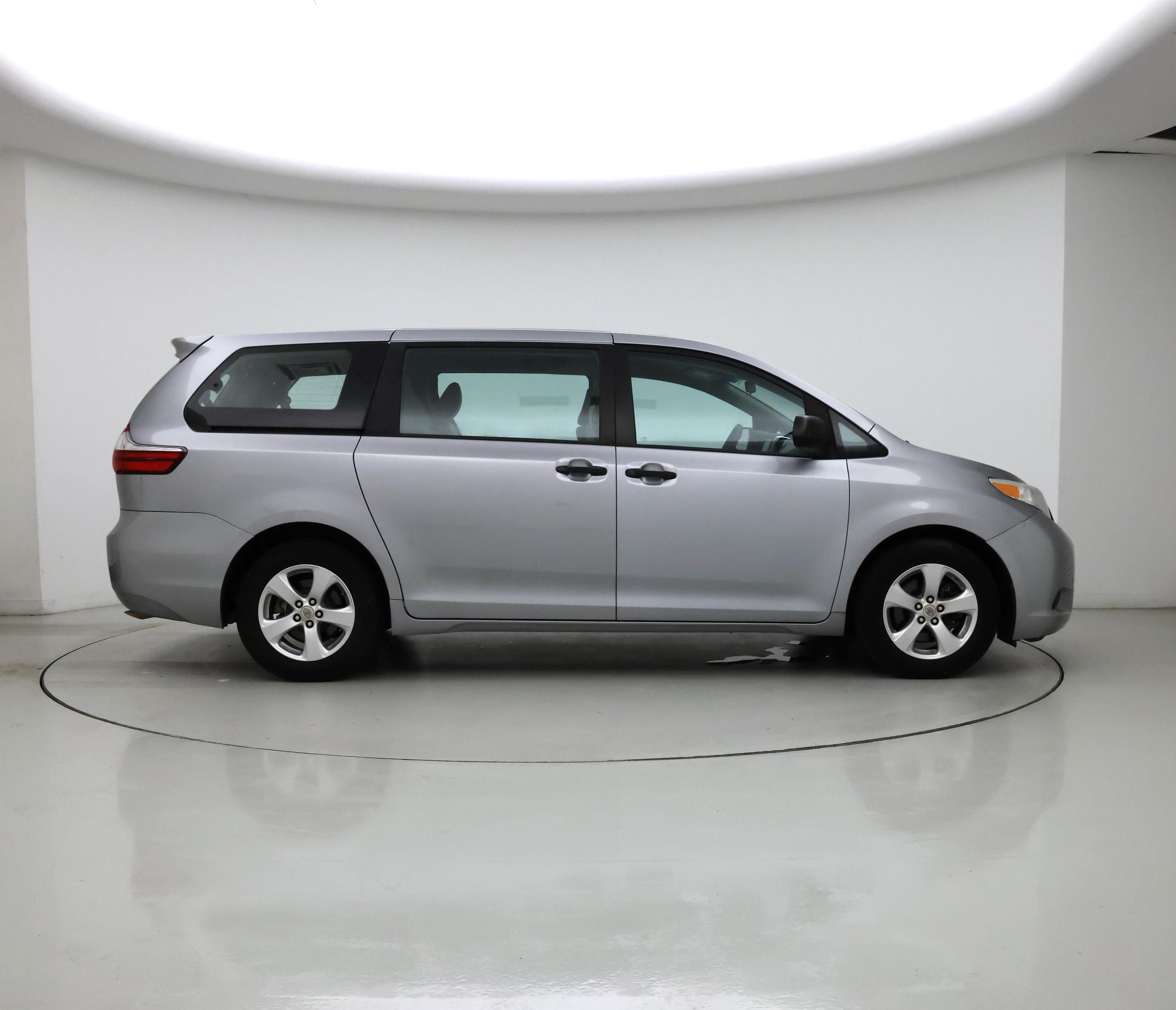 Thumbnail: 2016 Toyota Sienna - 7