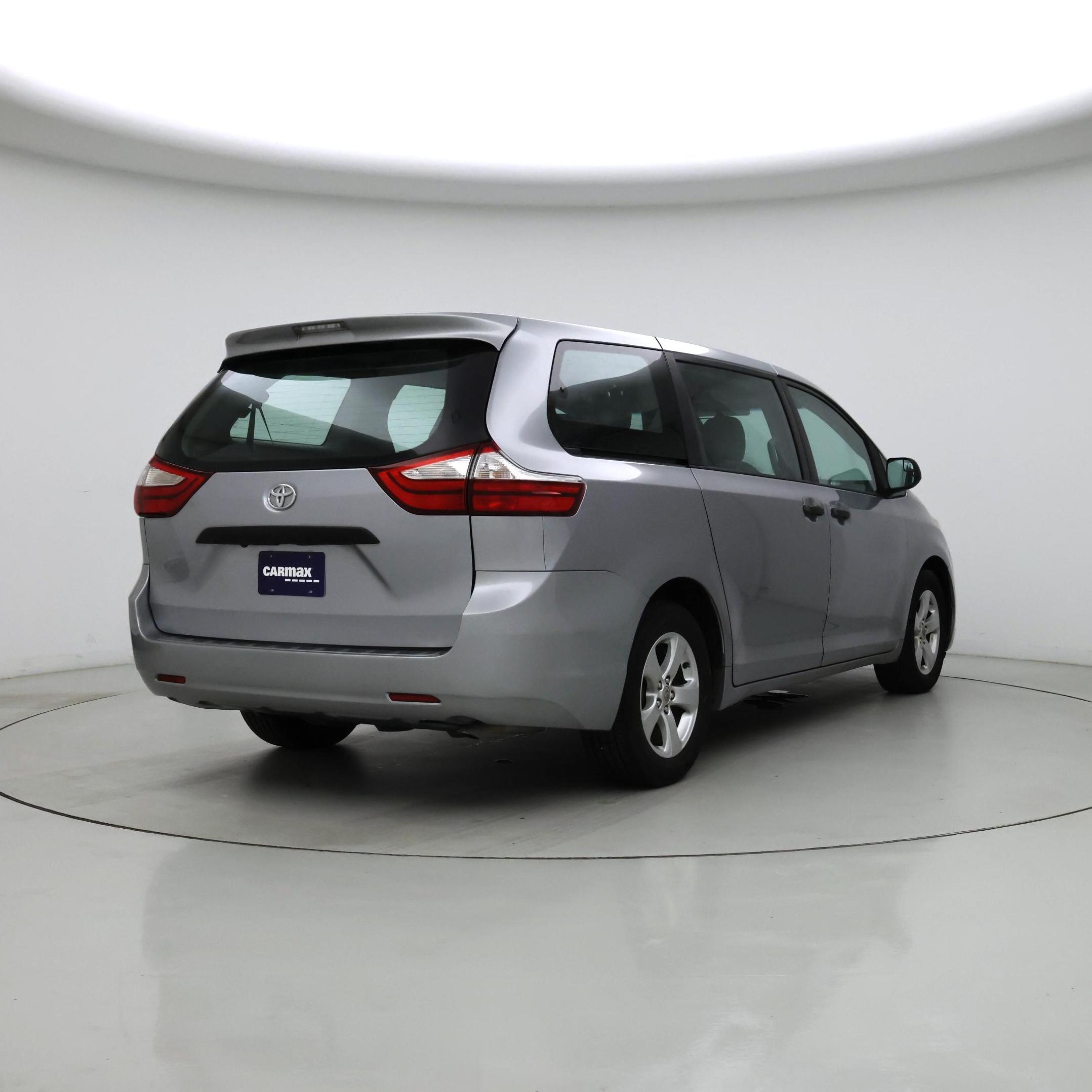 Thumbnail: 2016 Toyota Sienna - 8