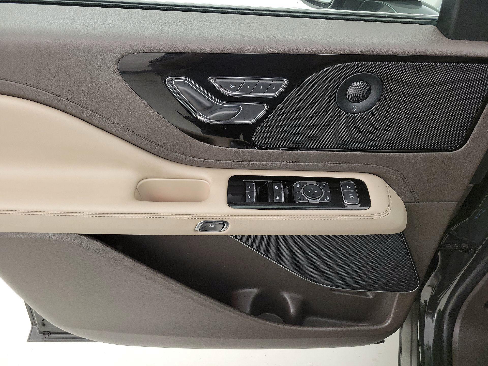 Thumbnail: 2022 Lincoln Aviator - 12