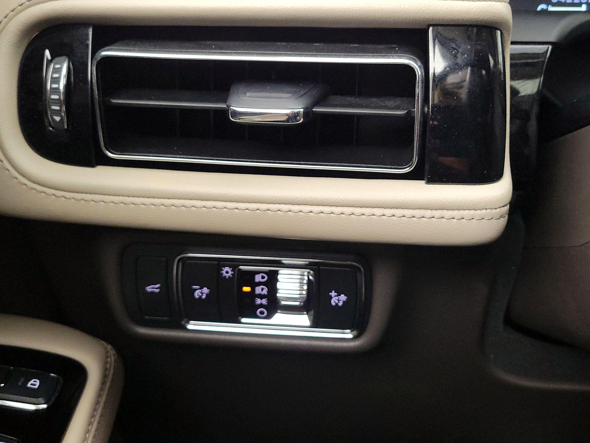 Thumbnail: 2022 Lincoln Aviator - 13