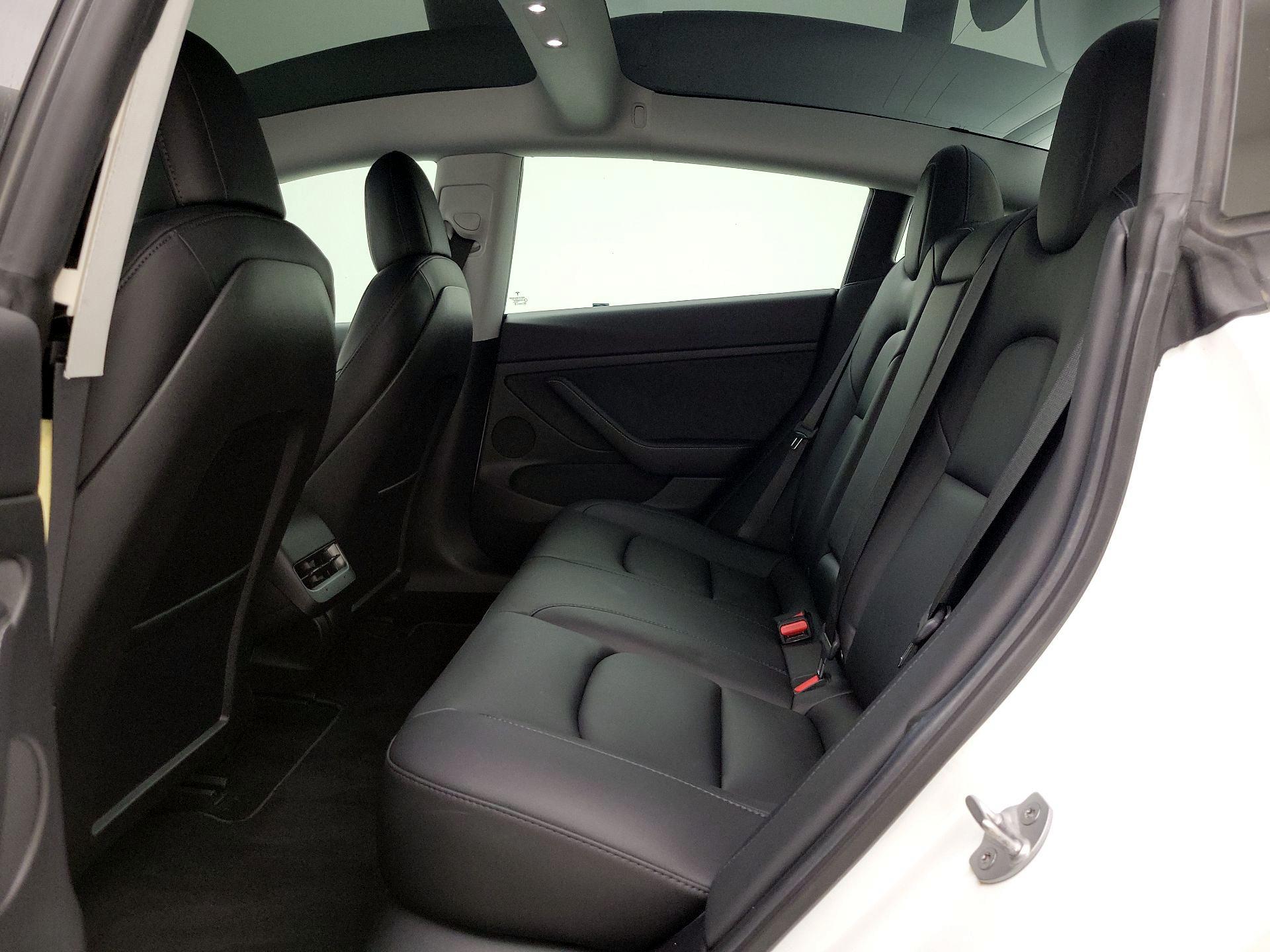 Thumbnail: 2021 Tesla Model 3 - 19