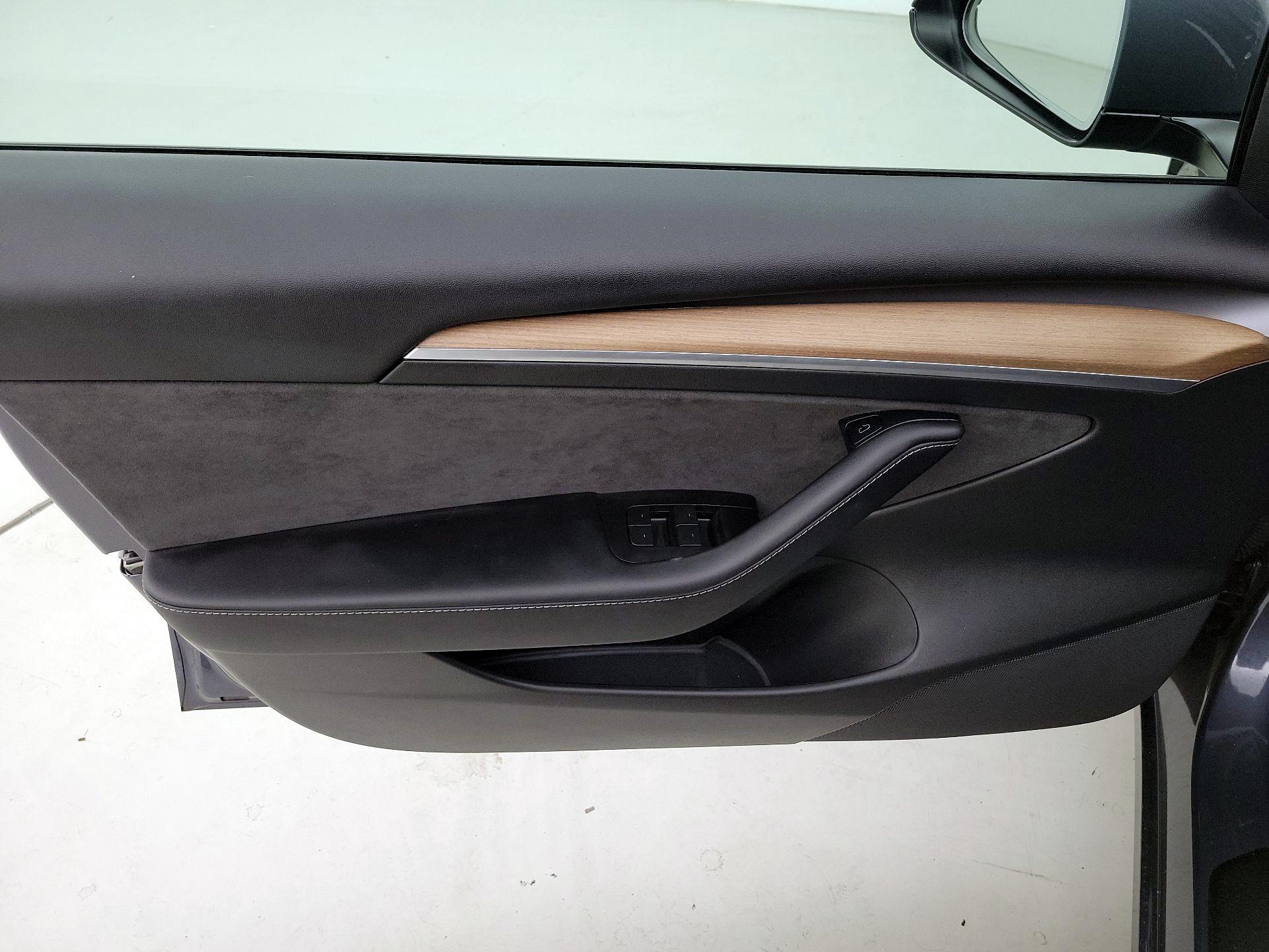 Thumbnail: 2022 Tesla Model 3 - 12