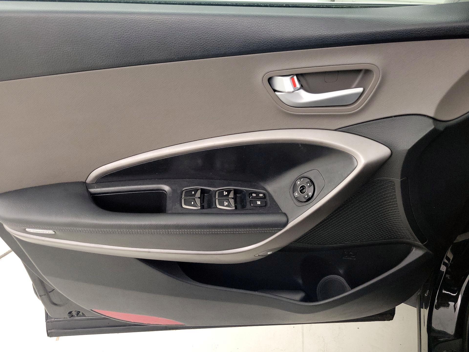 Thumbnail: 2016 Hyundai Santa Fe - 12