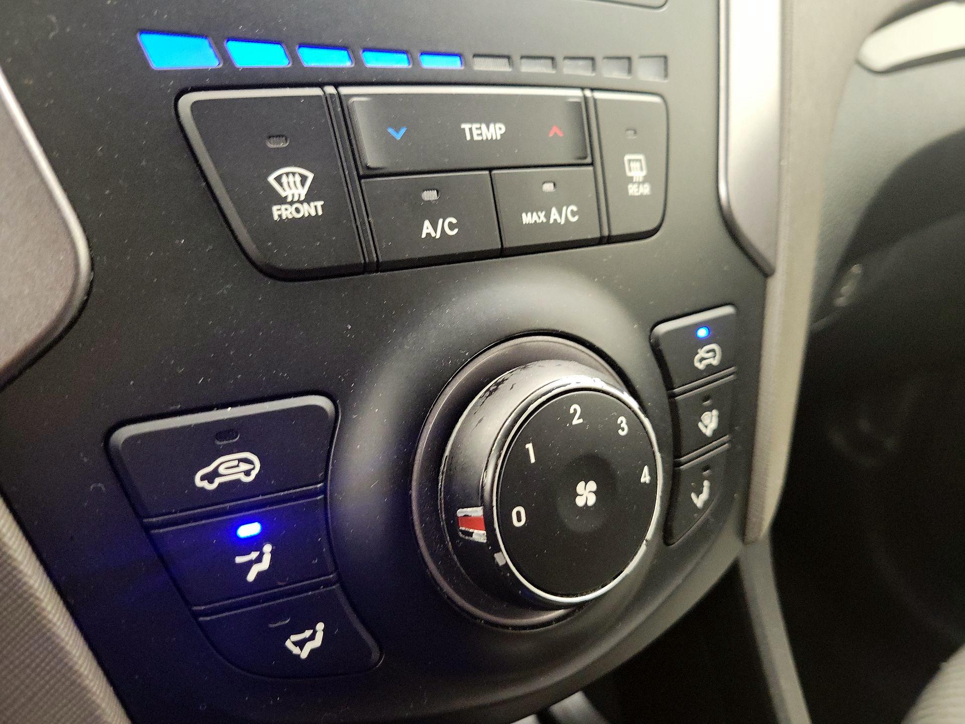 Thumbnail: 2016 Hyundai Santa Fe - 15