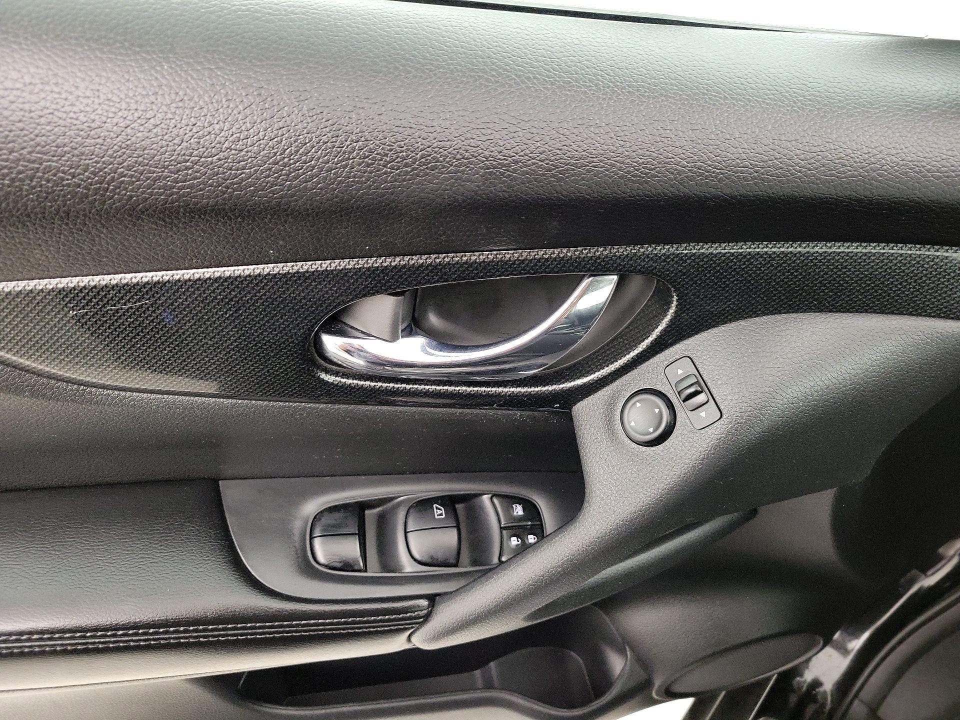 Thumbnail: 2016 Nissan Rogue - 12