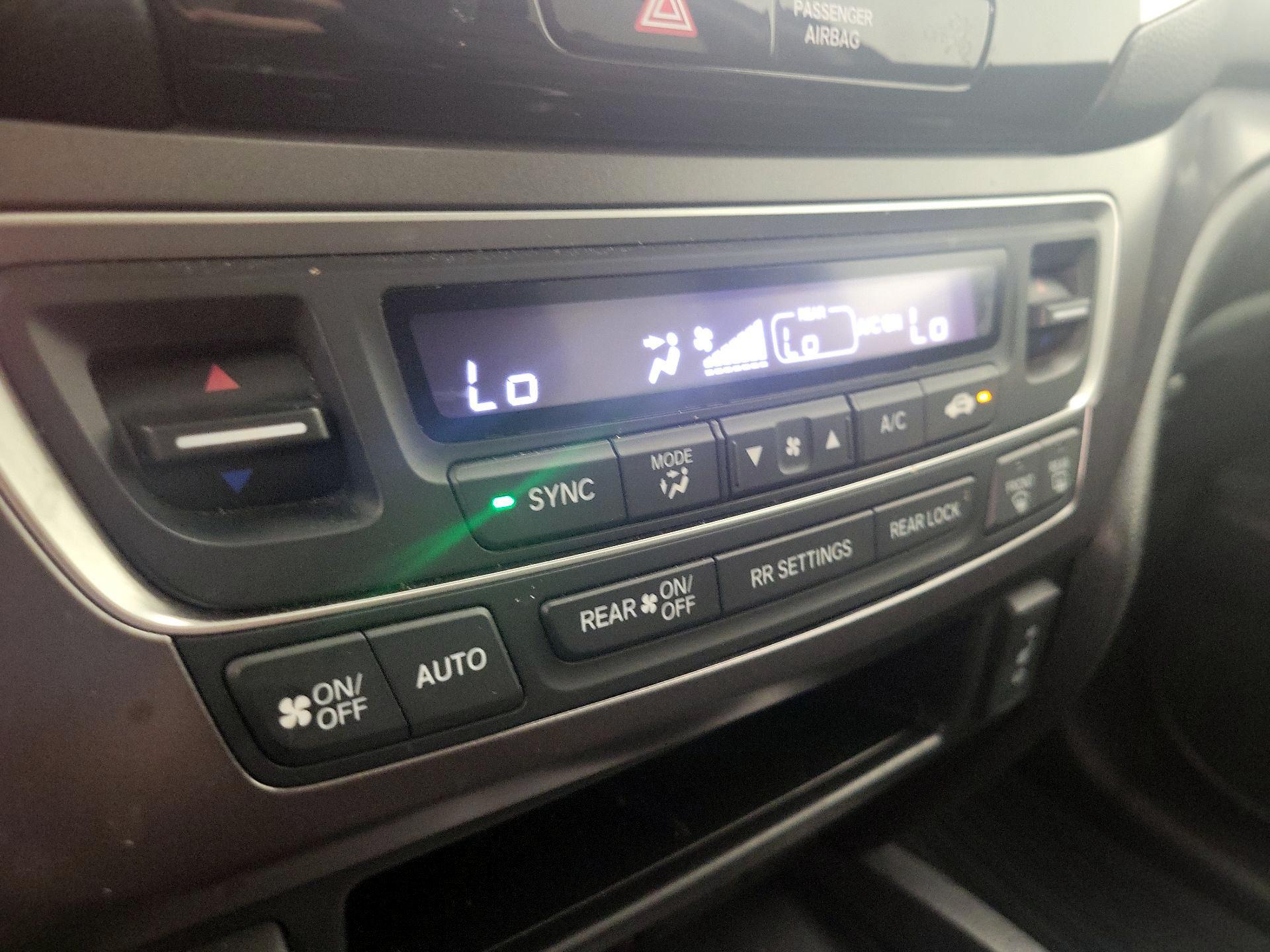 Thumbnail: 2016 Honda Pilot - 16