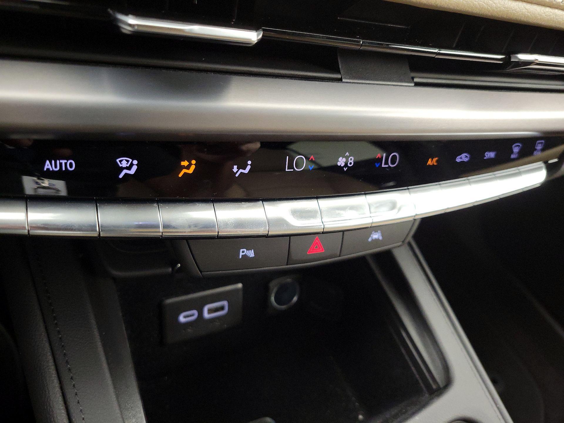 Thumbnail: 2024 Cadillac XT4 - 16
