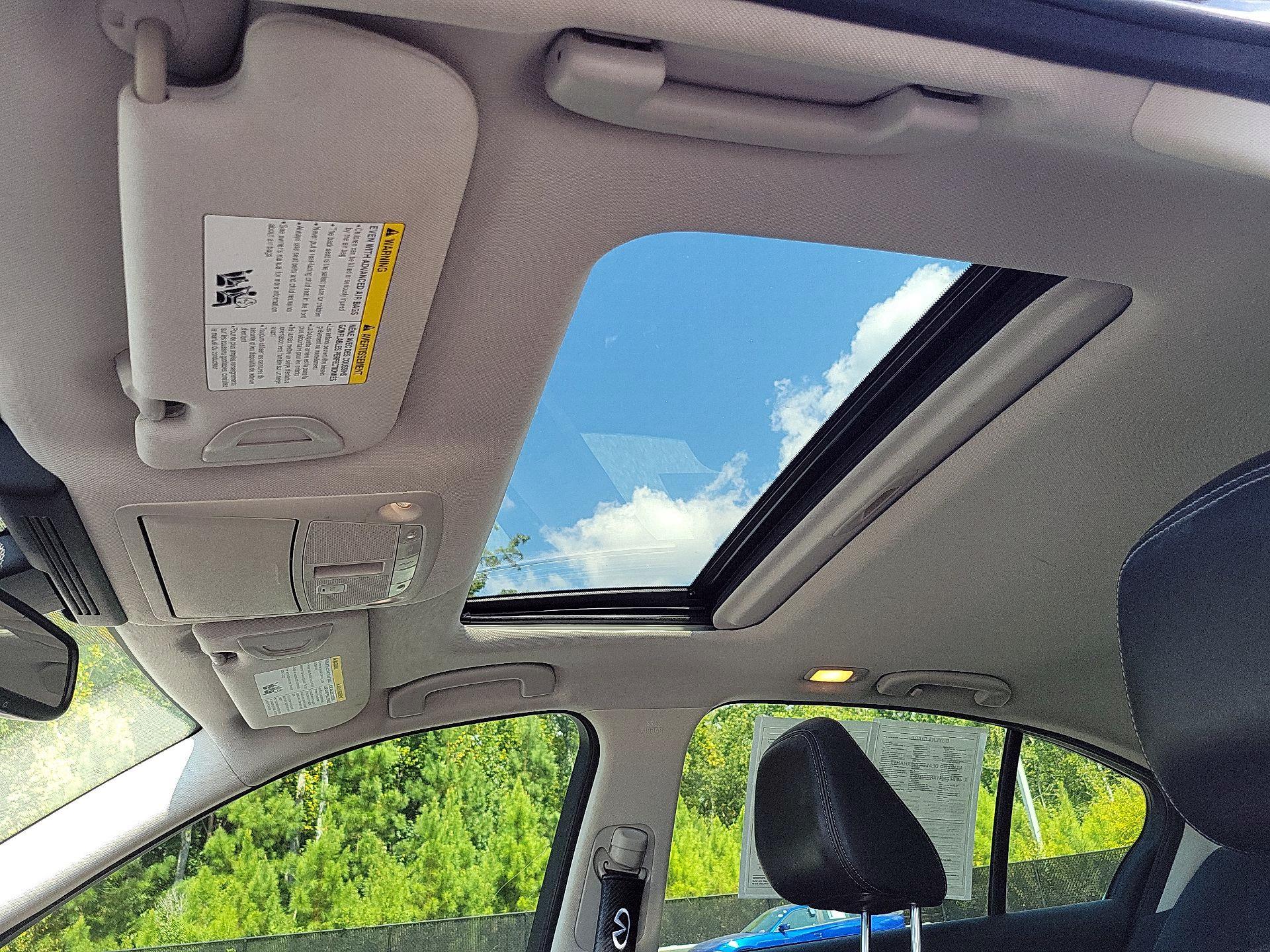 Thumbnail: 2015 INFINITI Q50 - 18