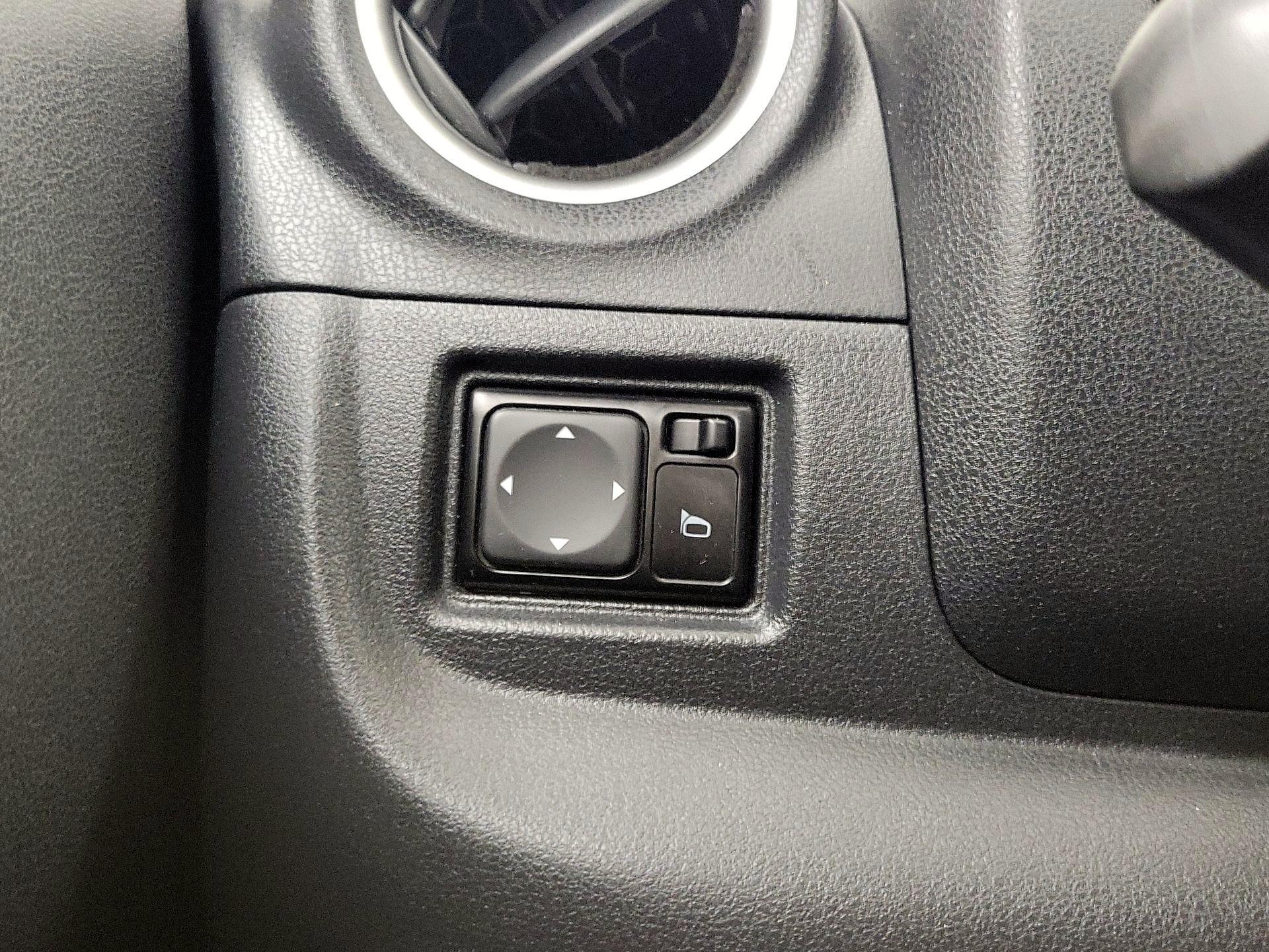 Thumbnail: 2018 Nissan Versa Note - 13