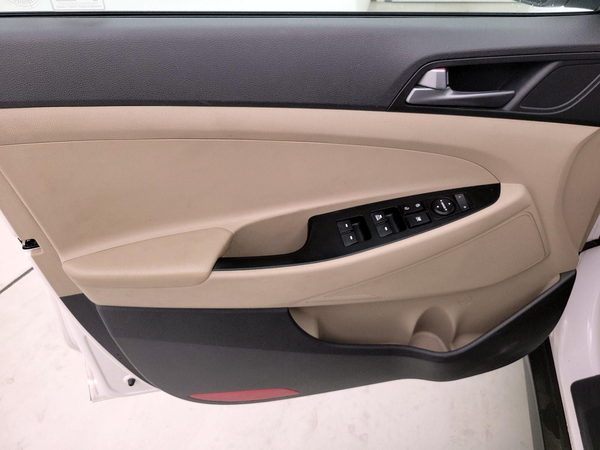 Thumbnail: 2016 Hyundai Tucson - 12