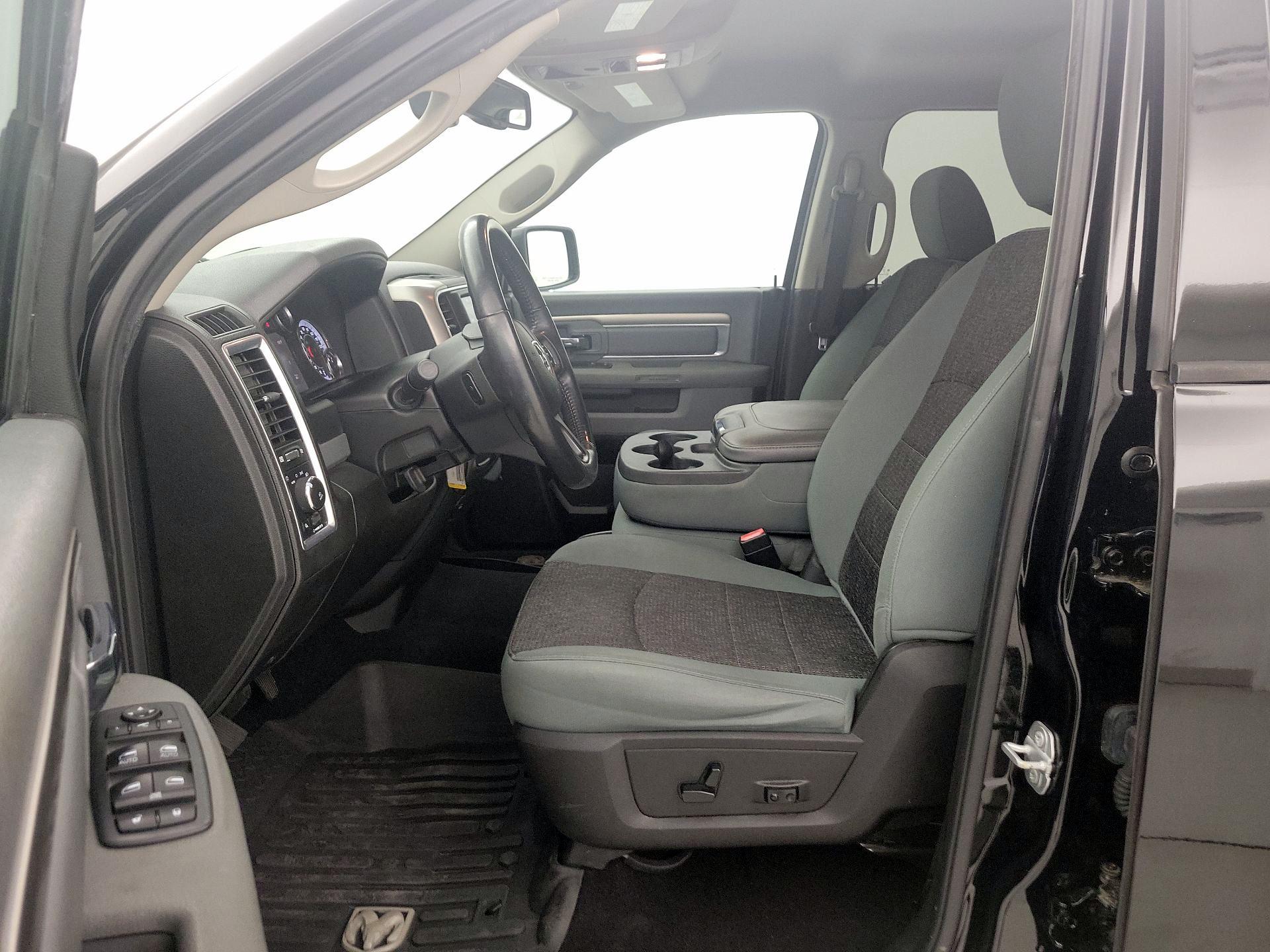 Thumbnail: 2019 RAM 1500 Classic - 11