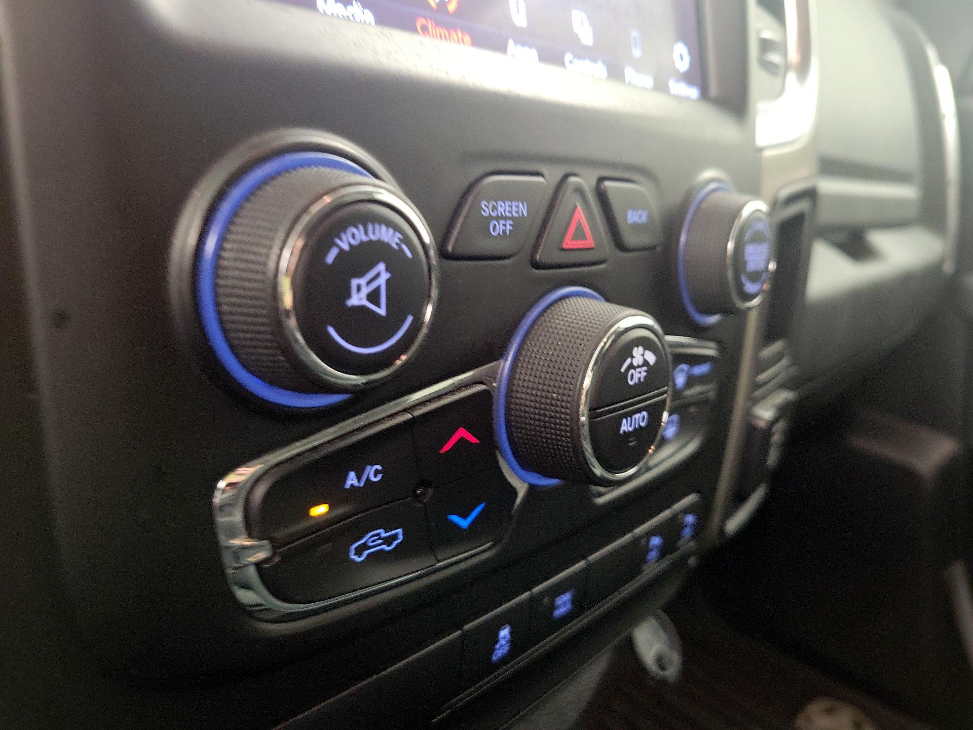 Thumbnail: 2019 RAM 1500 Classic - 16