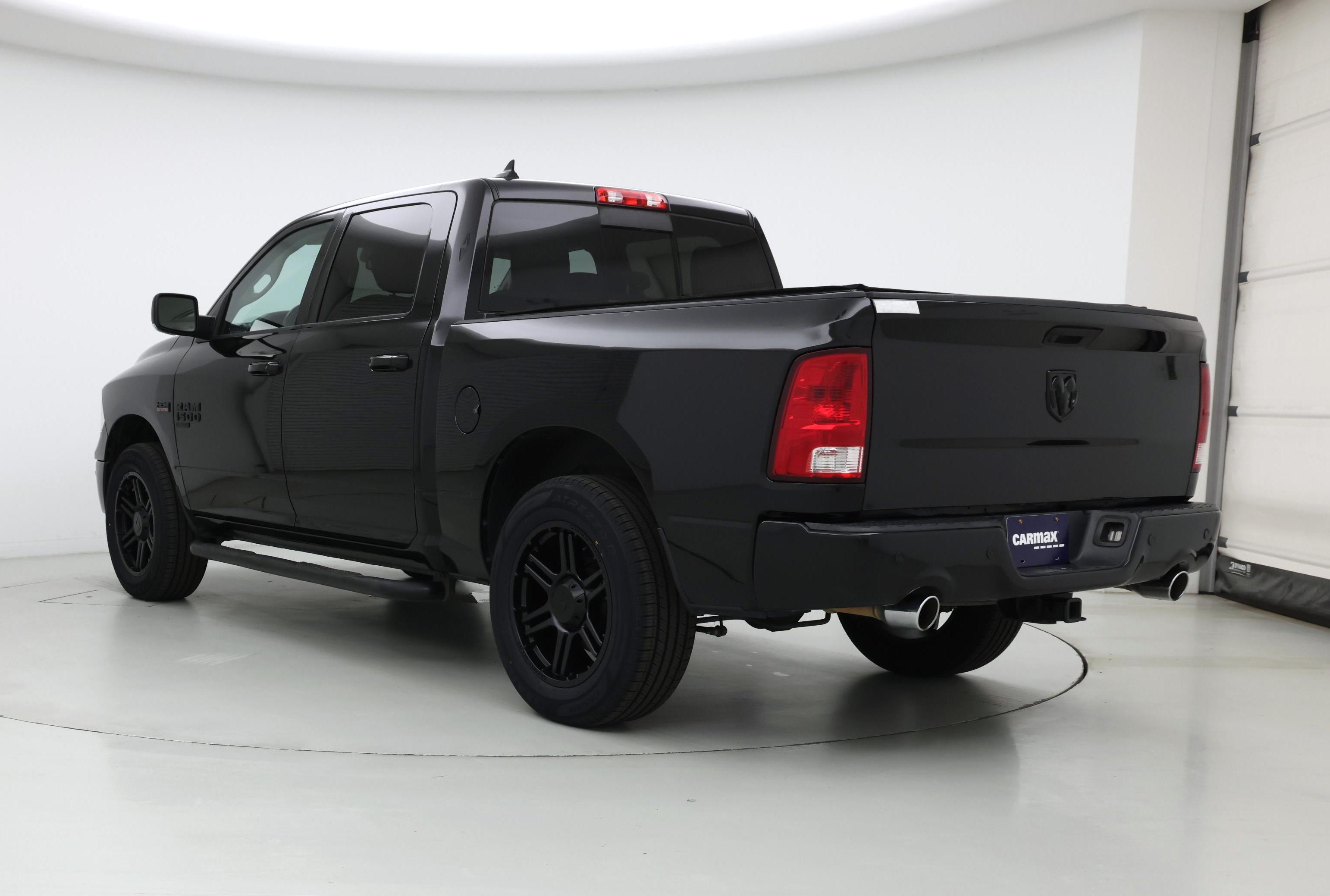 Thumbnail: 2019 RAM 1500 Classic - 2