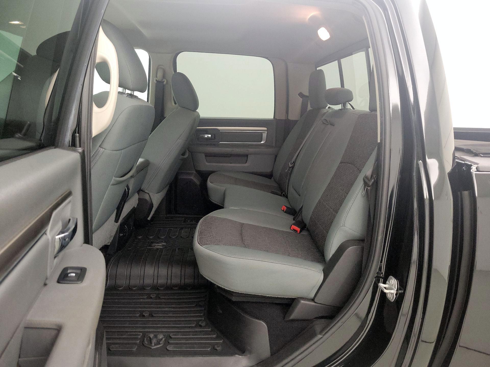 Thumbnail: 2019 RAM 1500 Classic - 19