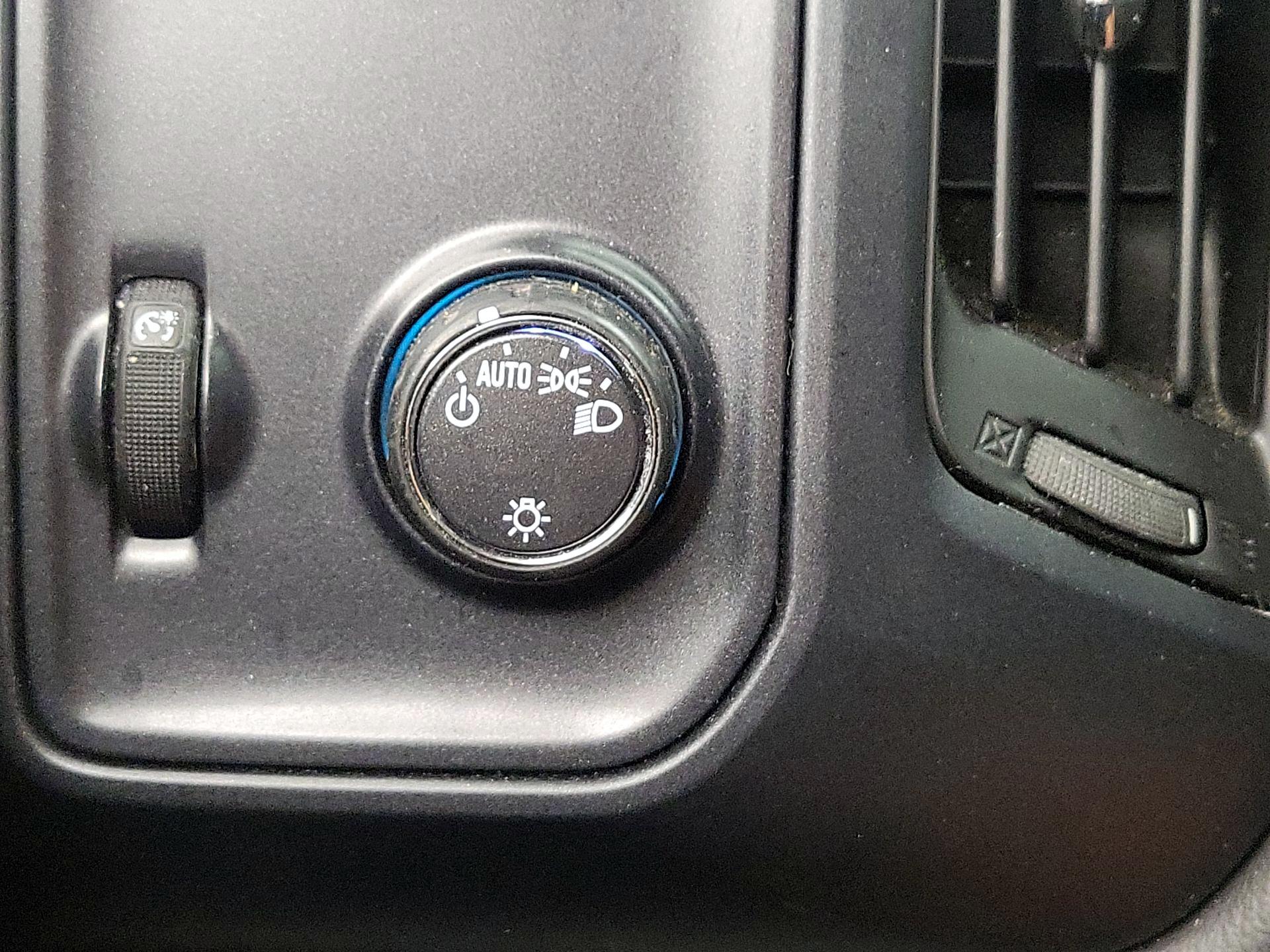 Thumbnail: 2015 Chevrolet Silverado 1500 - 13