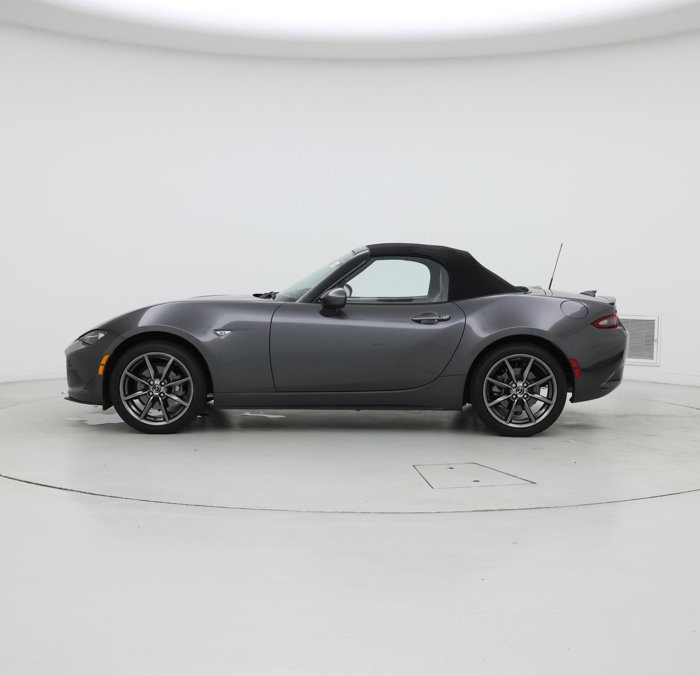 Thumbnail: 2019 Mazda MX-5 Miata - 3