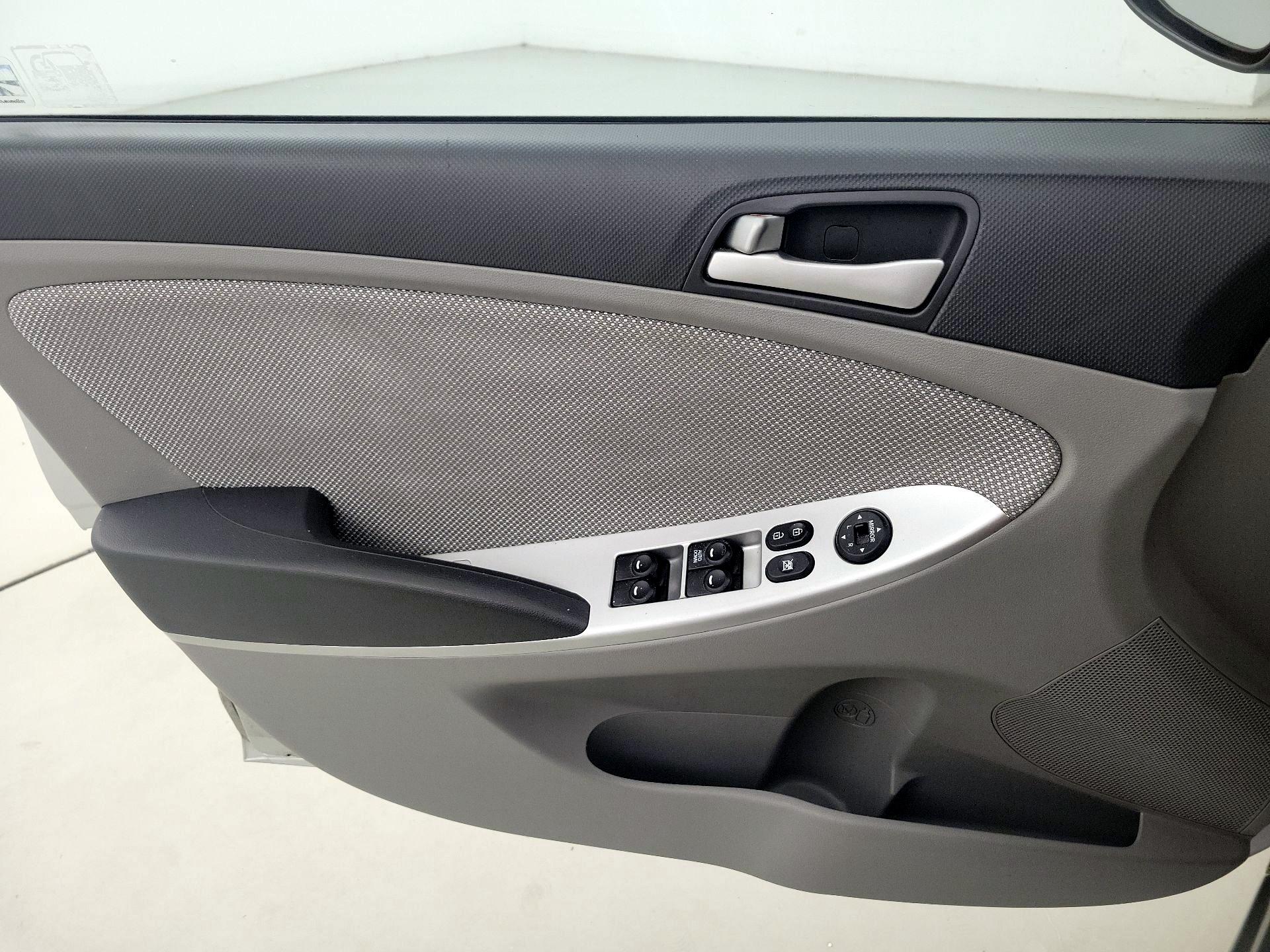 Thumbnail: 2013 Hyundai Accent - 12