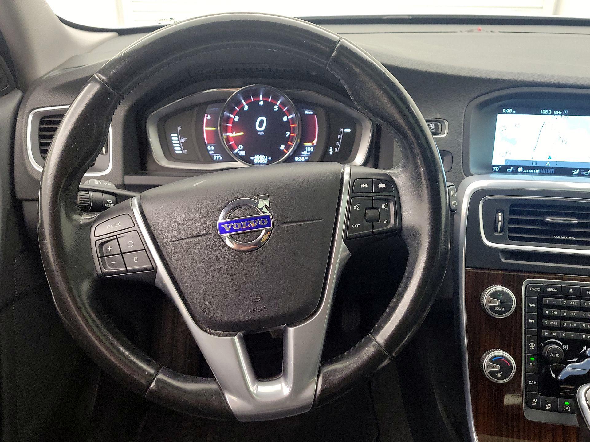 Thumbnail: 2017 Volvo V60 - 10