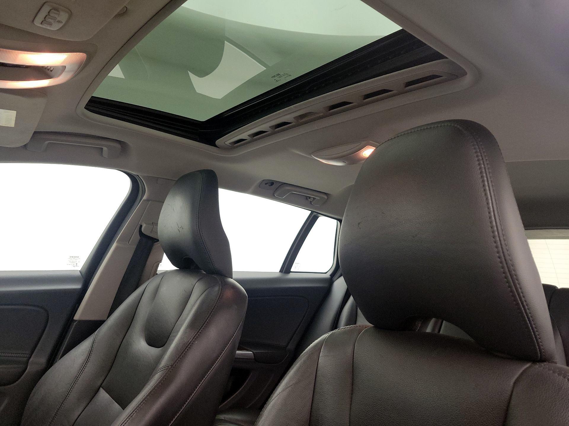 Thumbnail: 2017 Volvo V60 - 20