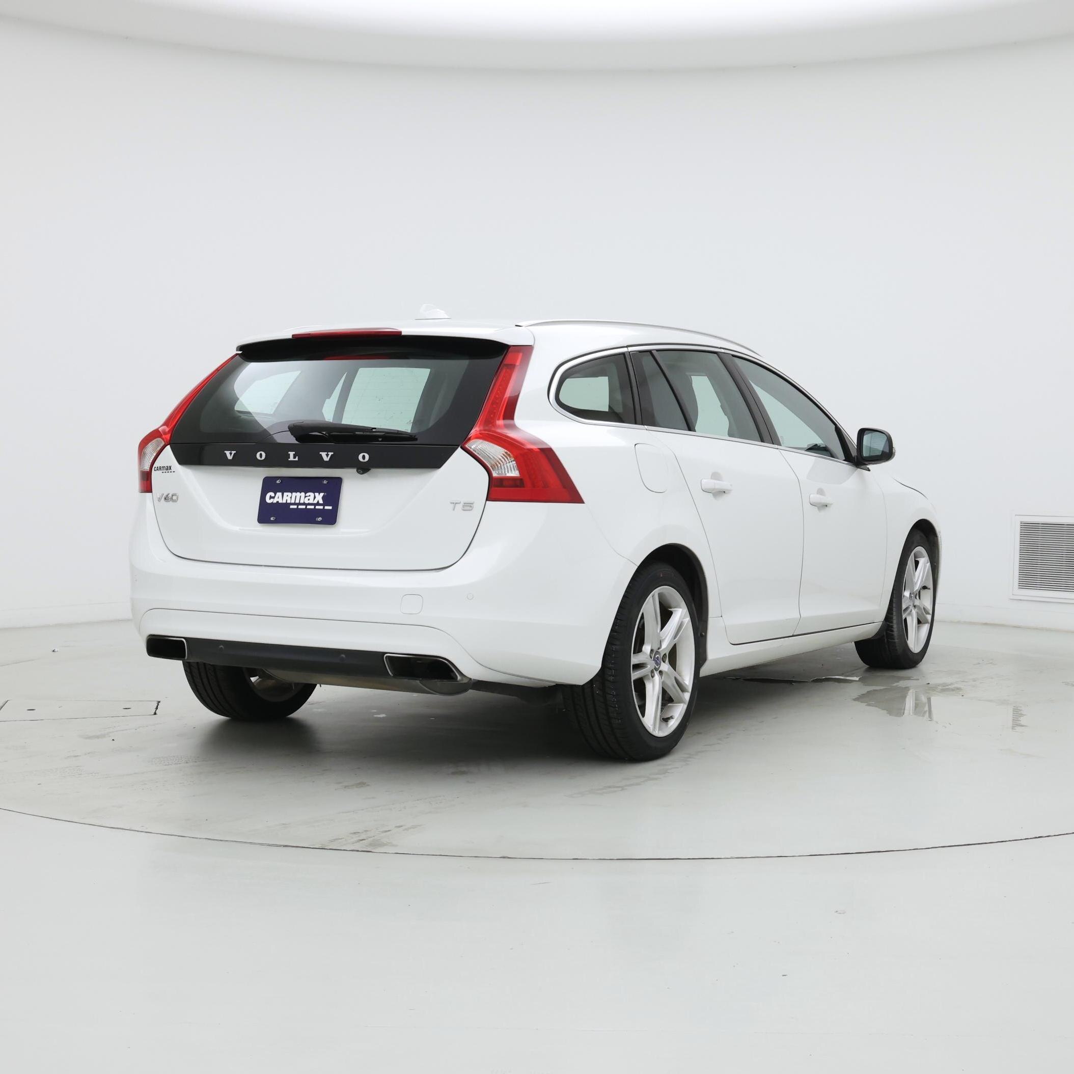 Thumbnail: 2017 Volvo V60 - 8