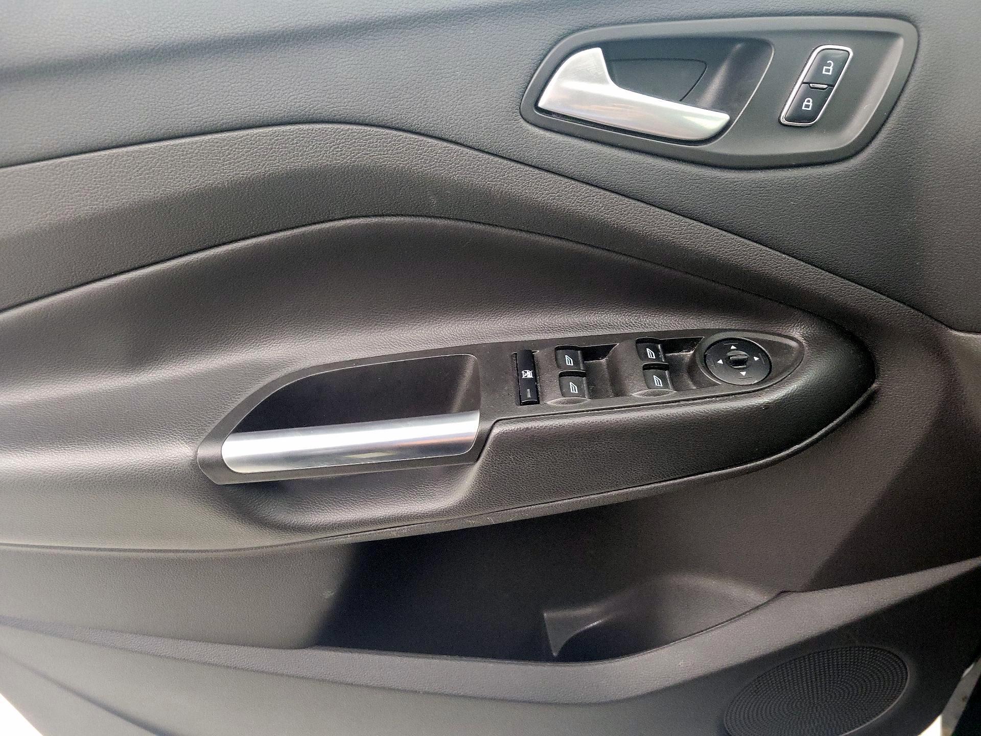 Thumbnail: 2016 Ford Escape - 12